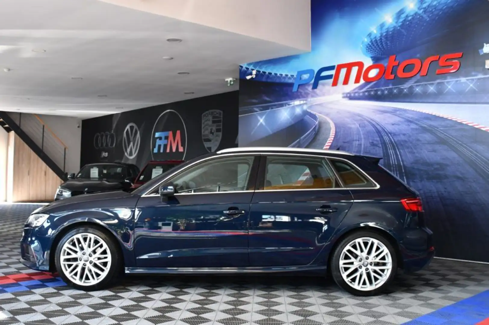 Audi A3 S-Line Ambition Luxe 35 TDI 150 S-Tronic GPS Virtual Attelage Car Play Pré Sense ACC Induction JA 18 Bleu - 2