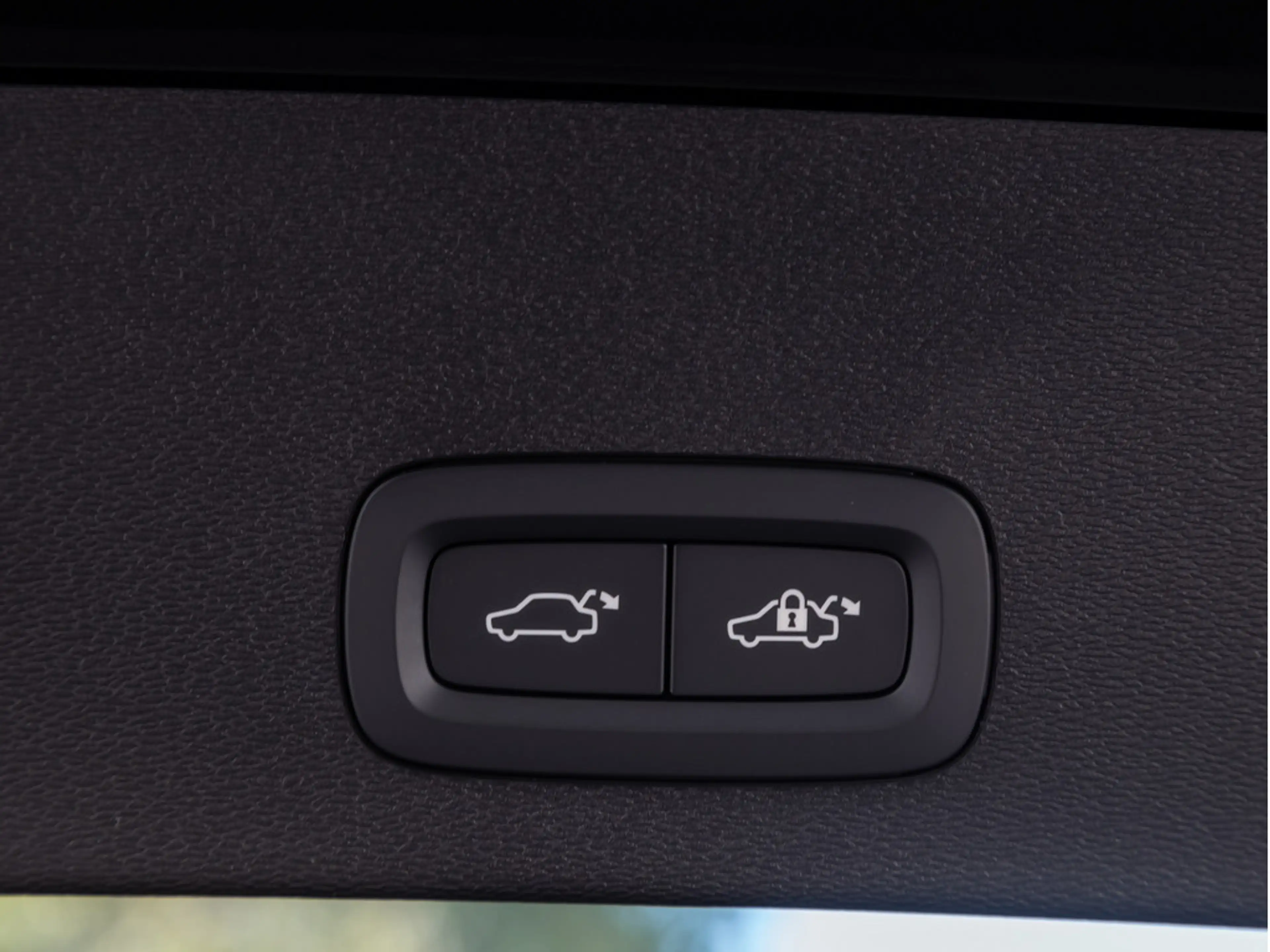 Volvo EC40 300 kW Twin Motor AWD Ultra Black Edition — photo 11