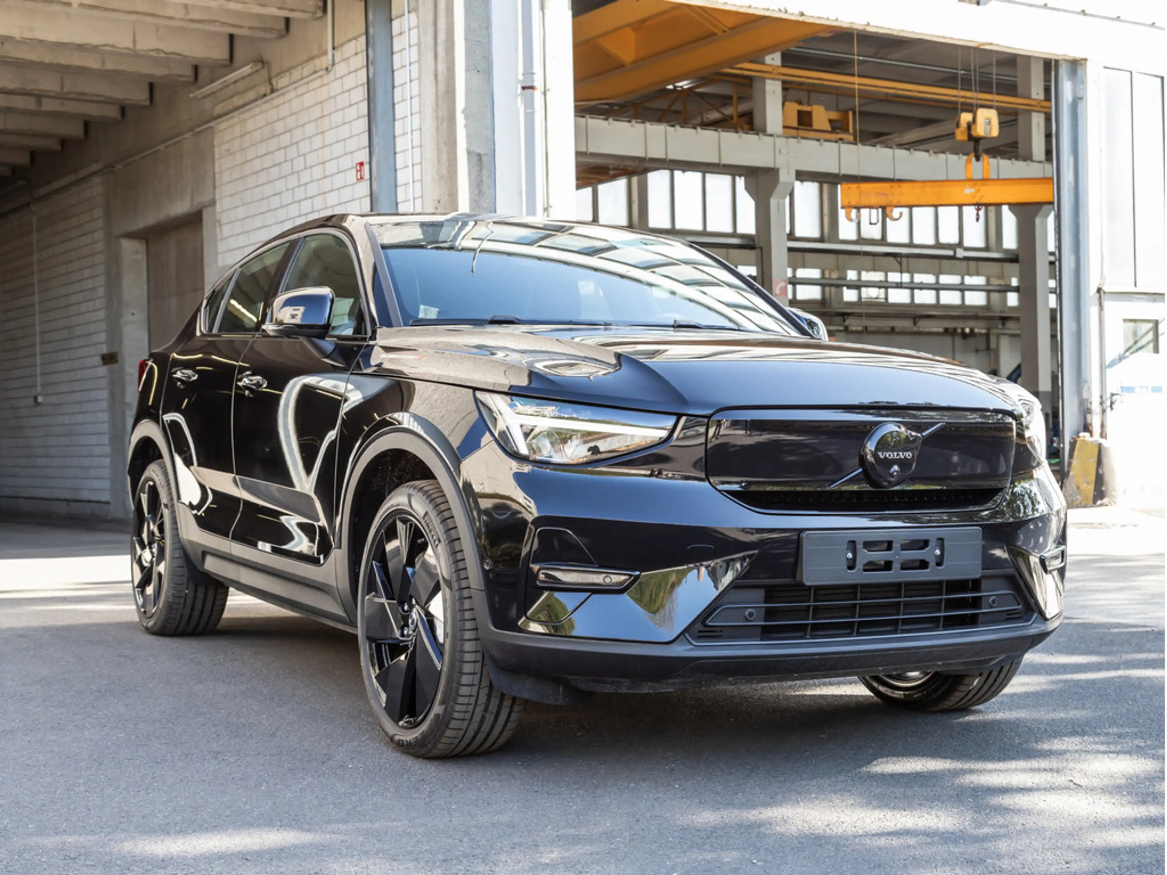 Volvo EC40 300 kW Twin Motor AWD Ultra Black Edition — photo 3