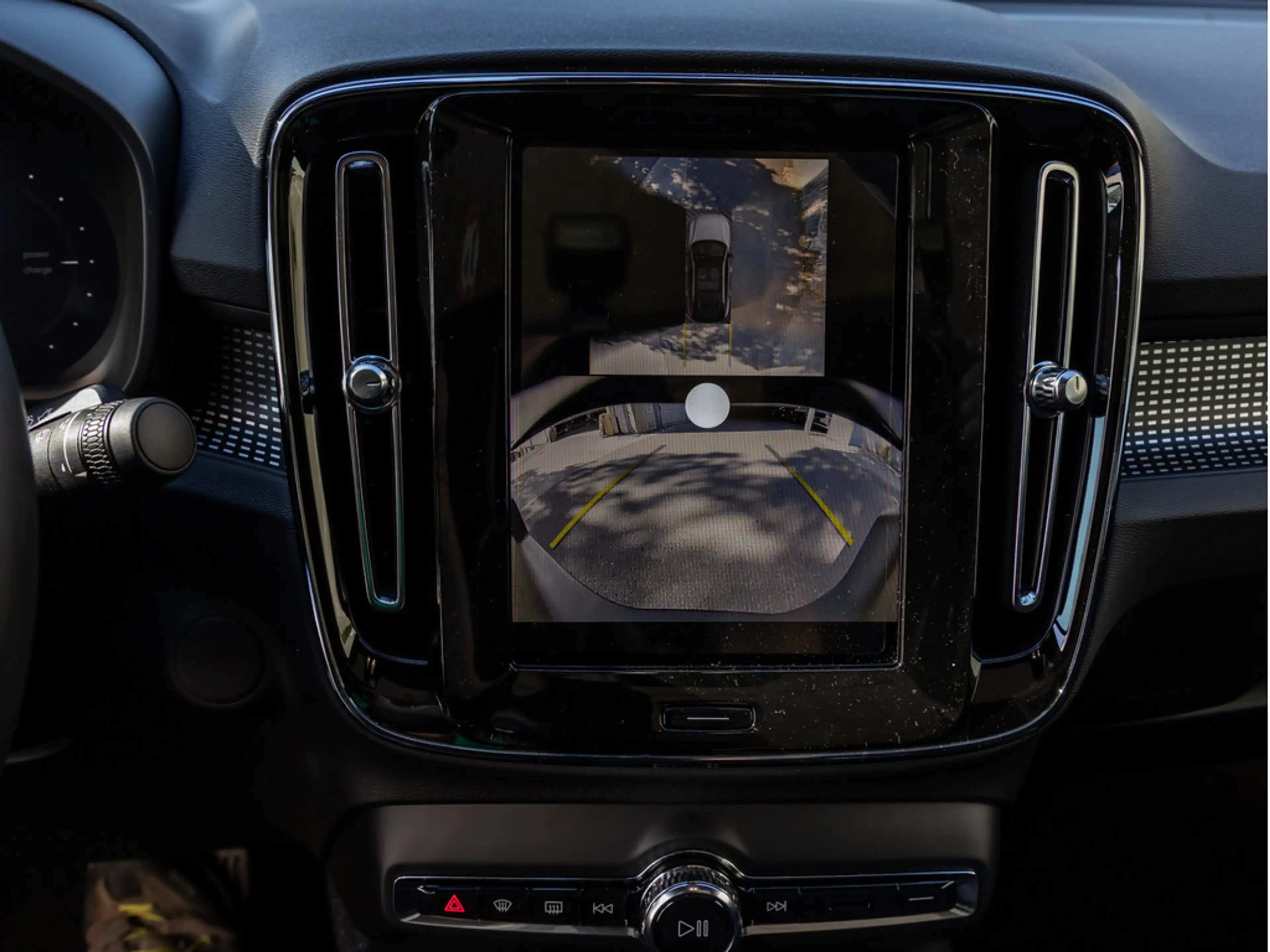 Volvo EC40 300 kW Twin Motor AWD Ultra Black Edition — photo 13