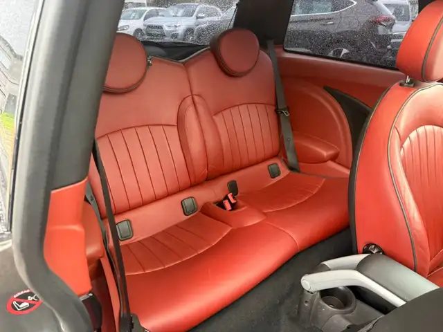 Mini Hatch view 9