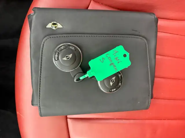 Mini Hatch view 11