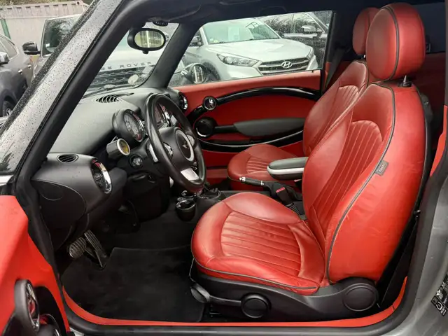 Mini Hatch view 6
