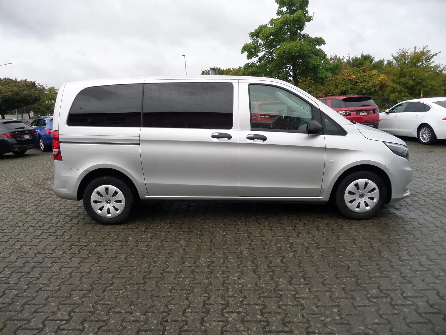 Mercedes-Benz Vito 114 cdi Edition+Bettfunktion+5-Sitzer+Navi+Cam+AHK Silber - 2