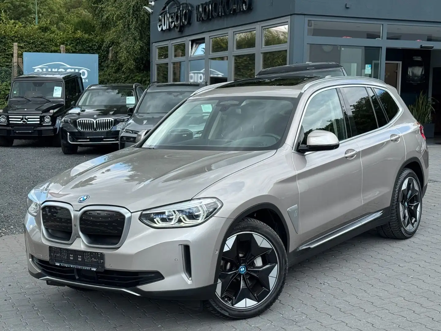 BMW iX3 Impressive Aut. 1 Hand - LED - Panorama /// Stříbrná - 2