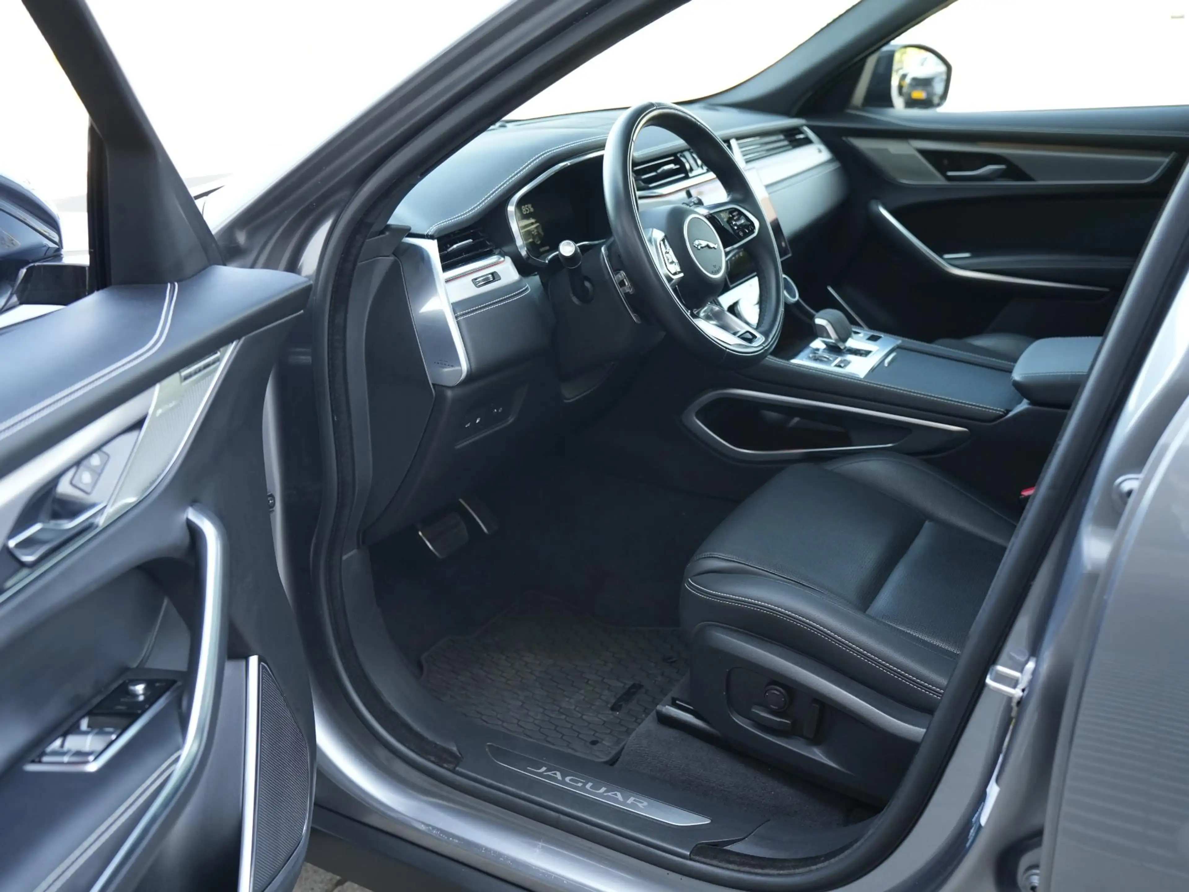 Jaguar F-Pace P400e PHEV R-Dynamic SE | BTW | Panorama schuif-/k — photo 16