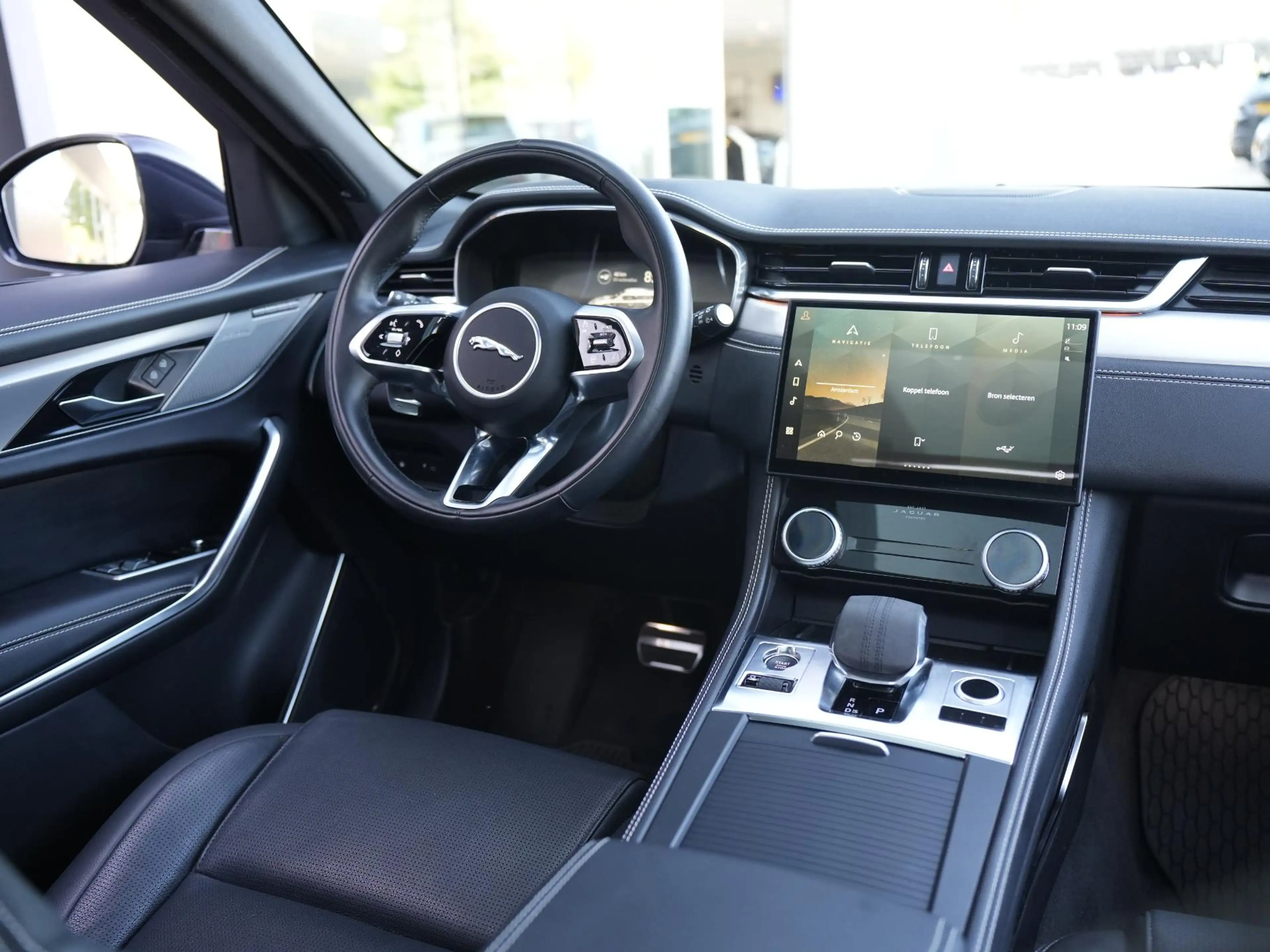 Jaguar F-Pace P400e PHEV R-Dynamic SE | BTW | Panorama schuif-/k — photo 18