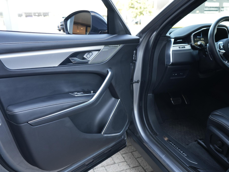 Jaguar F-Pace P400e PHEV R-Dynamic SE | BTW | Panorama schuif-/k — photo 15