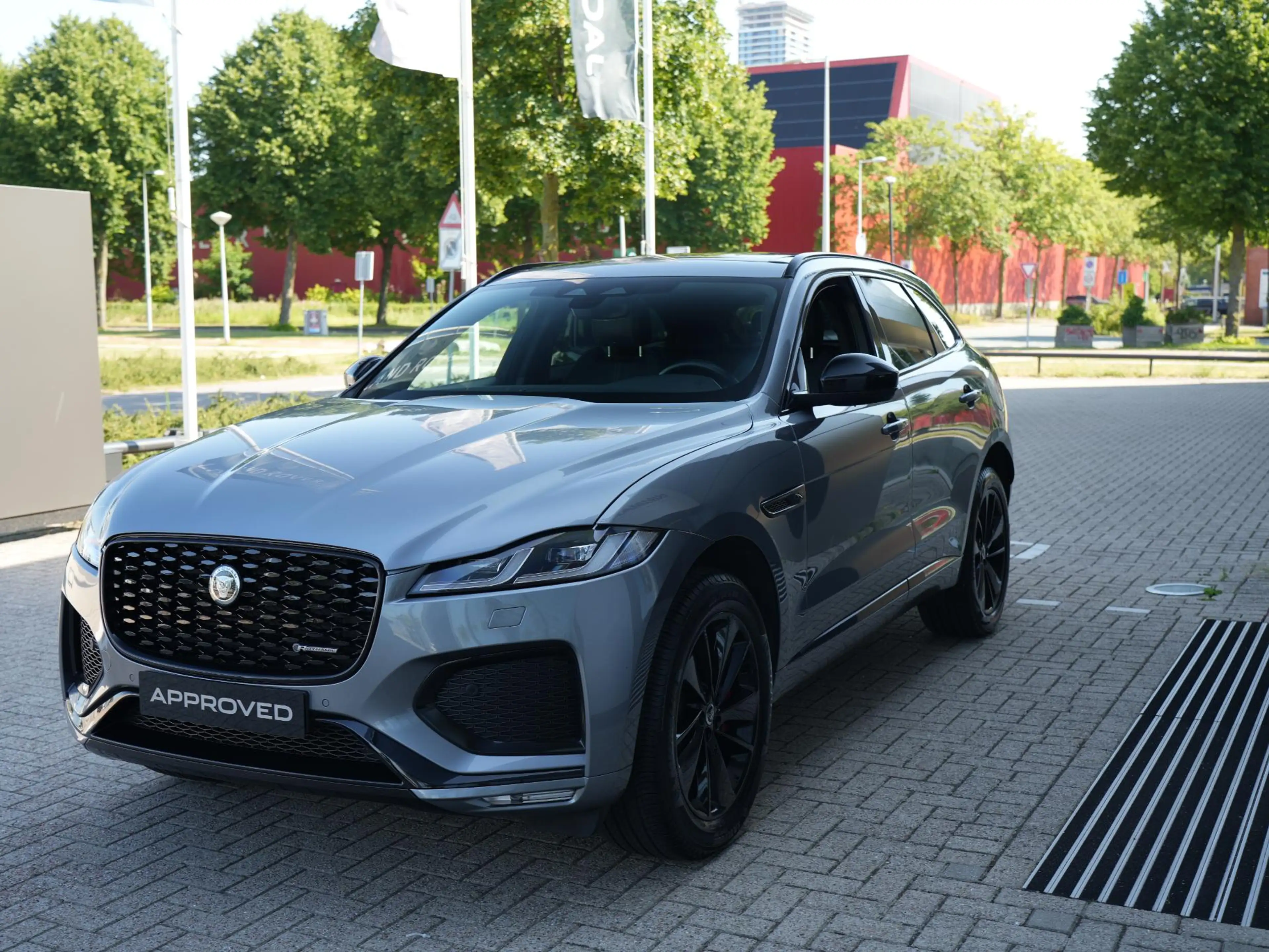 Jaguar F-Pace P400e PHEV R-Dynamic SE | BTW | Panorama schuif-/k — photo 5