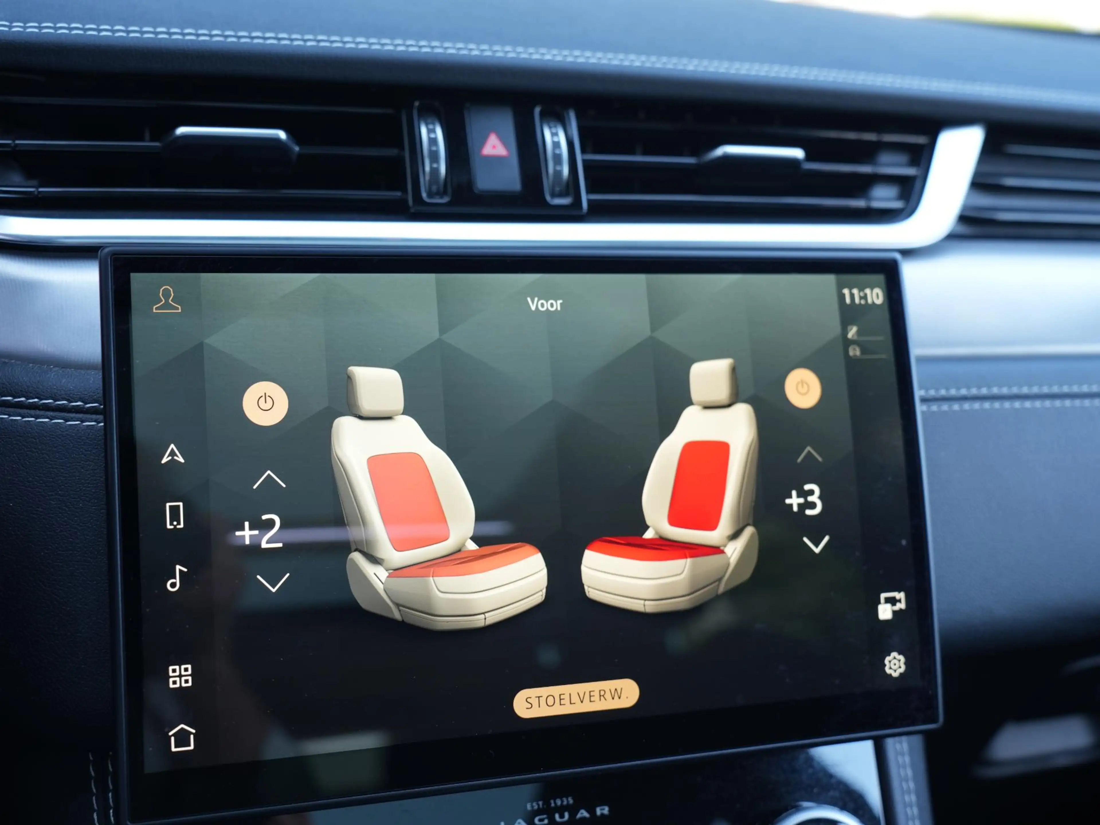 Jaguar F-Pace P400e PHEV R-Dynamic SE | BTW | Panorama schuif-/k — photo 25