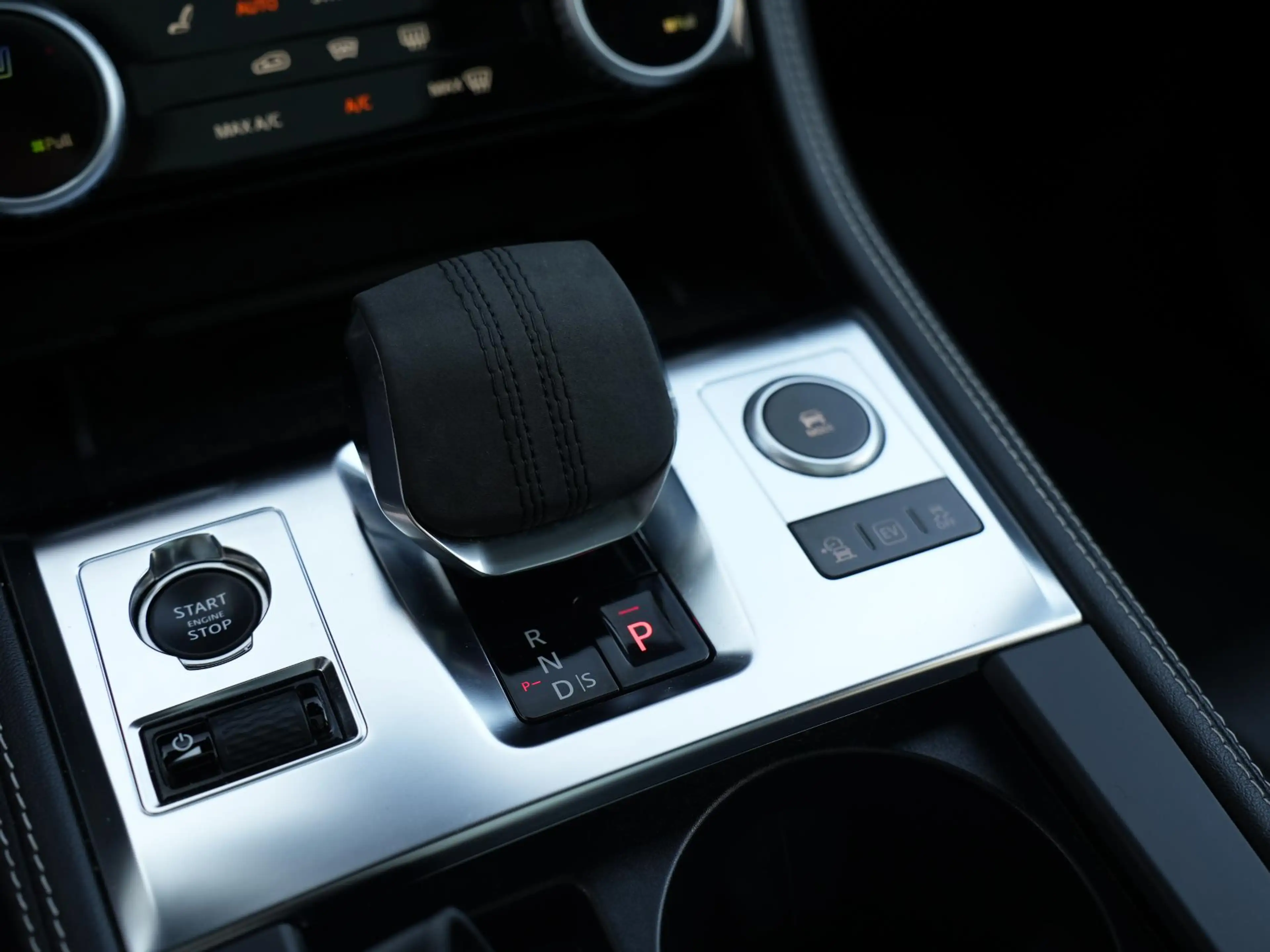 Jaguar F-Pace P400e PHEV R-Dynamic SE | BTW | Panorama schuif-/k — photo 26