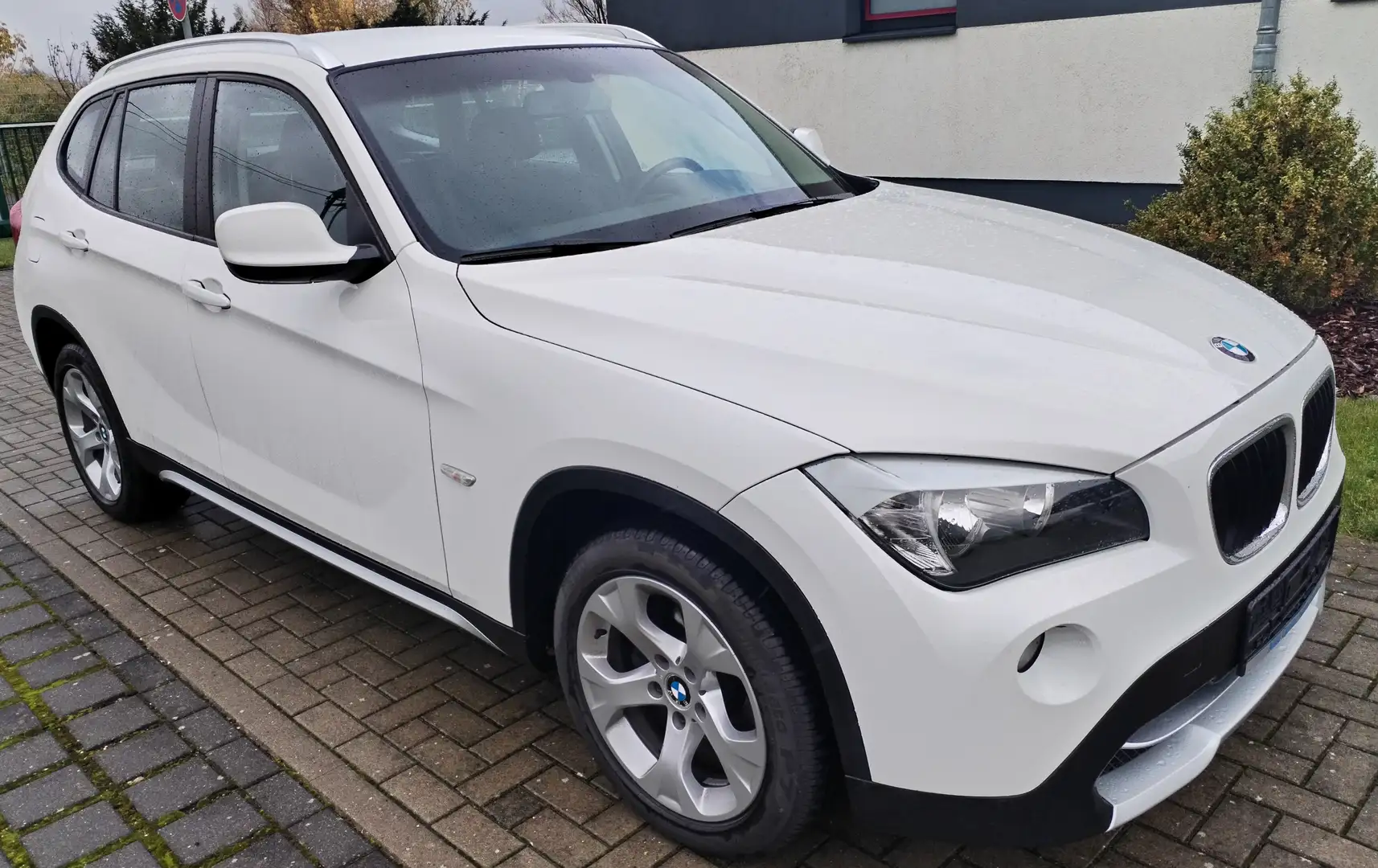 BMW X1 20 i sDrive/PDC/8 X Alu/Tempo/Klima/NSW/RDK/BC Blanc - 1