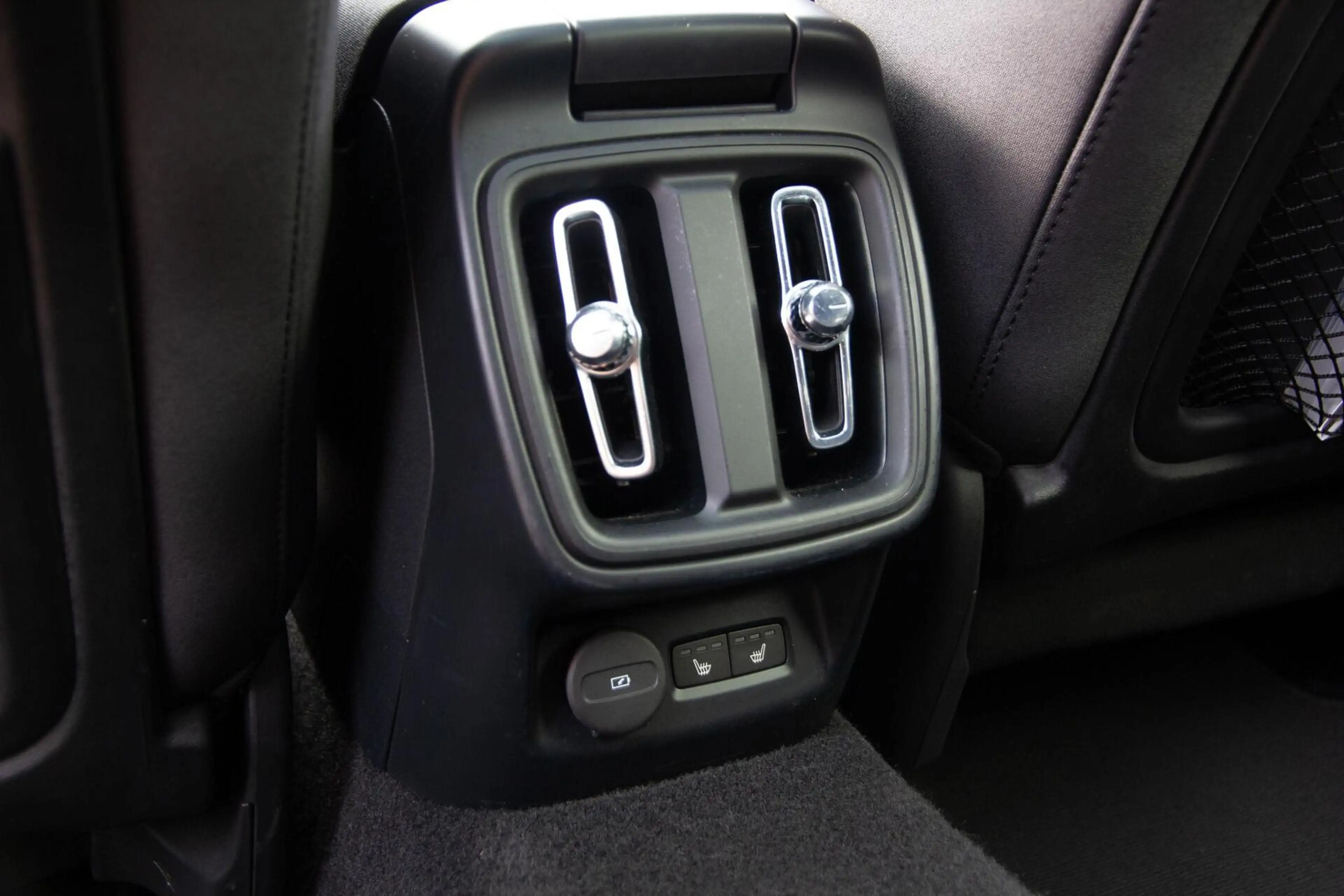 Polestar 2 Standard Range Single Motor 63kWh — photo 19