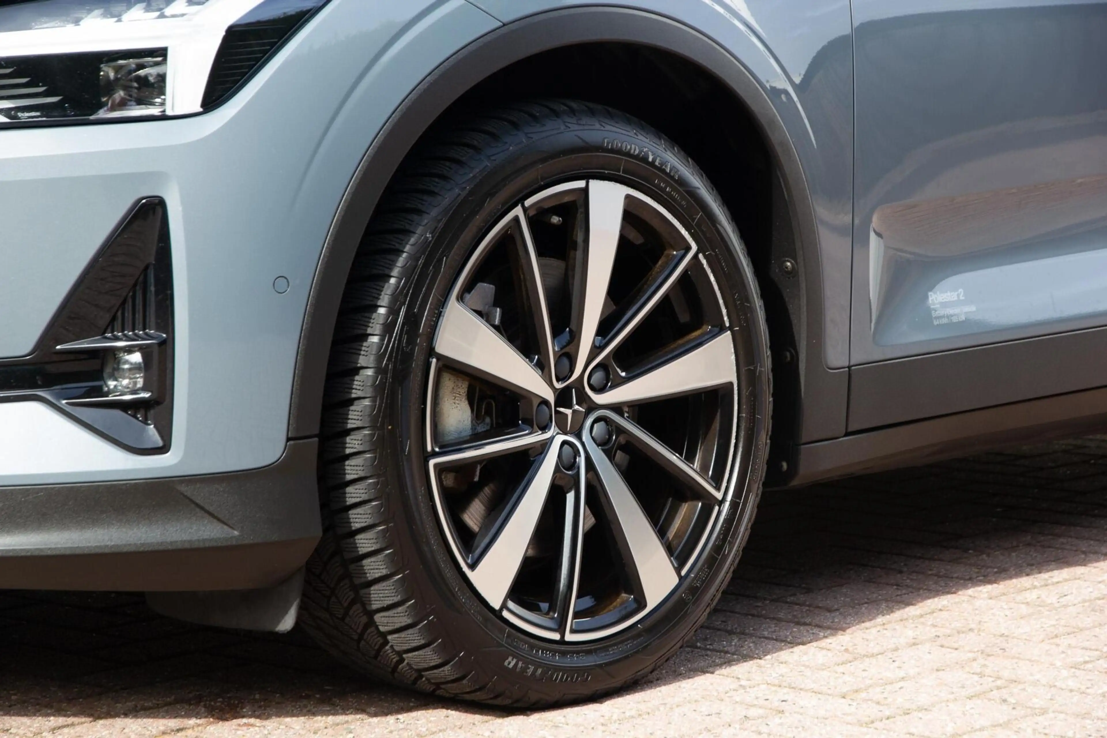 Polestar 2 Standard Range Single Motor 63kWh — photo 15