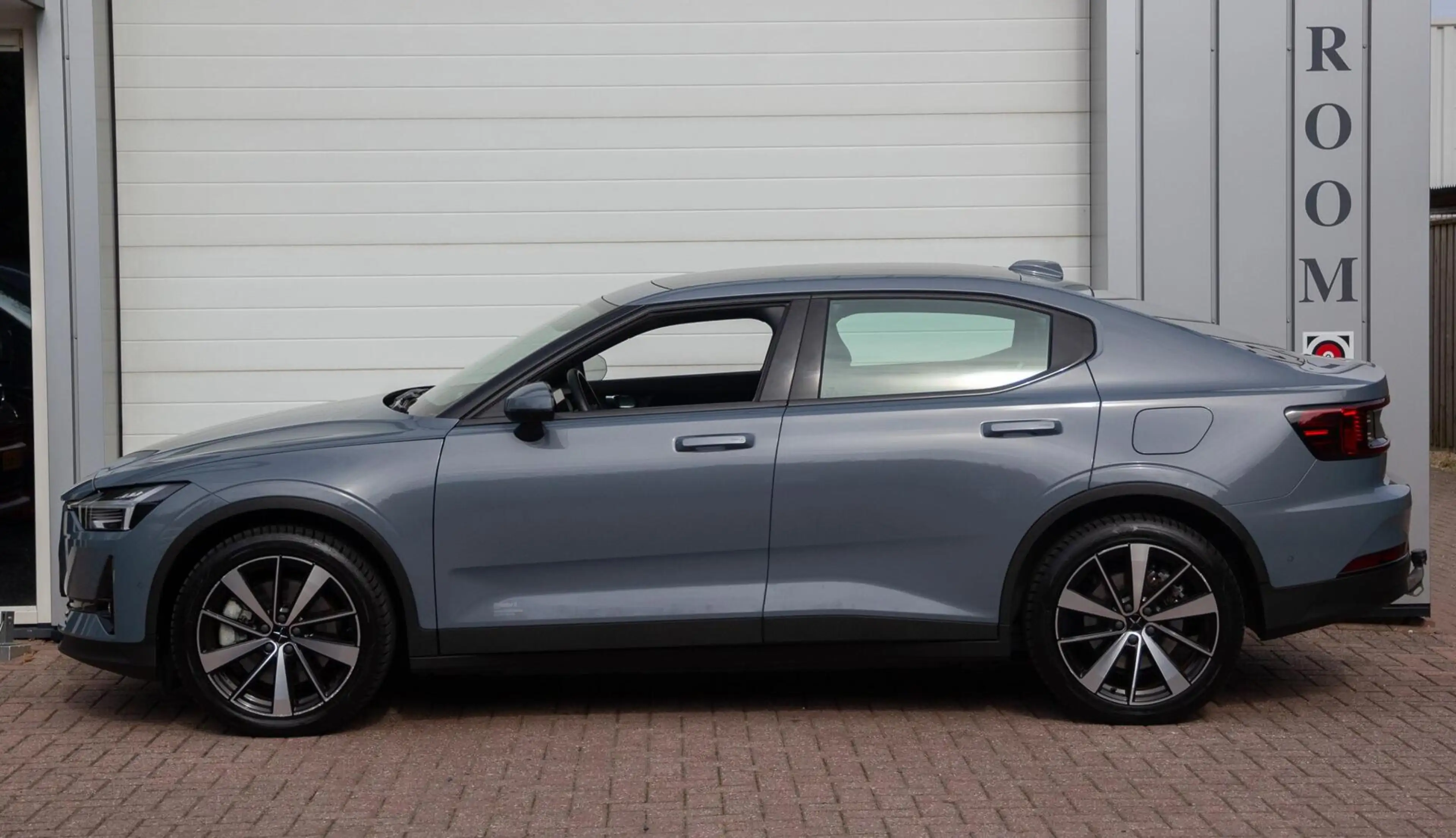 Polestar 2 Standard Range Single Motor 63kWh — photo 25