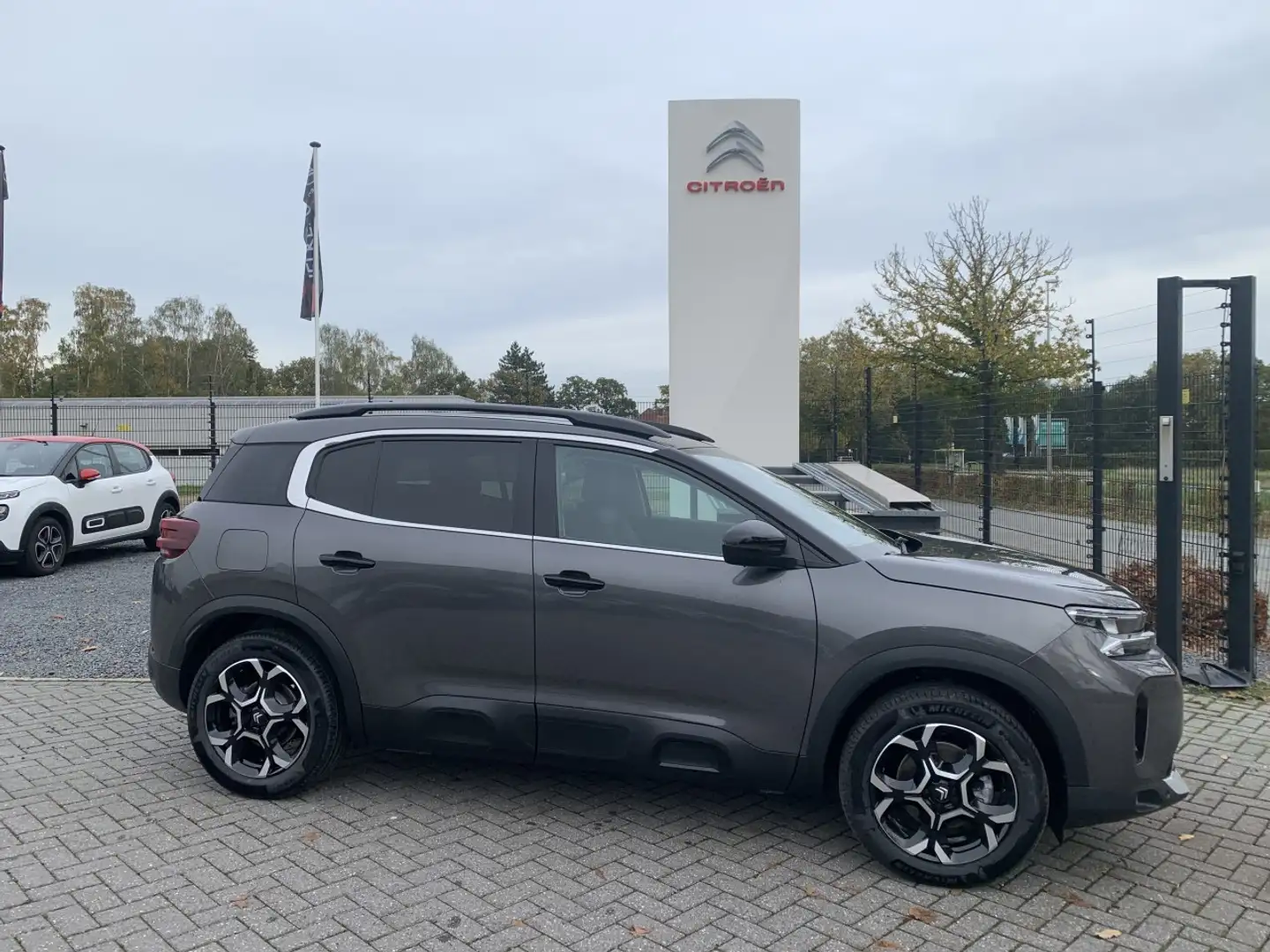 Citroen C5 Aircross Hybrid 145 pk Max Grijs - 1