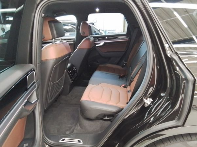 Volkswagen Touareg TDI 4Motion Tiptronic R-Line /MatrixLED — photo 9