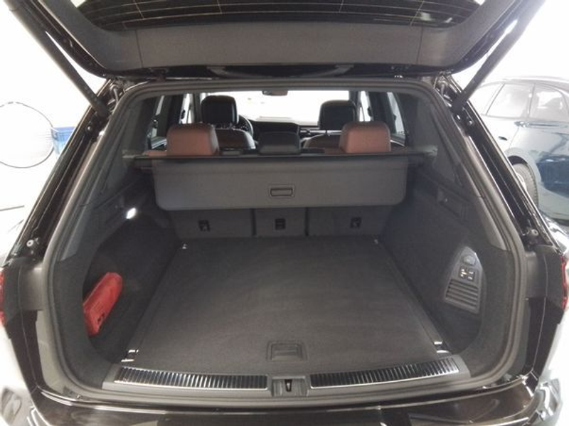 Volkswagen Touareg TDI 4Motion Tiptronic R-Line /MatrixLED — photo 10