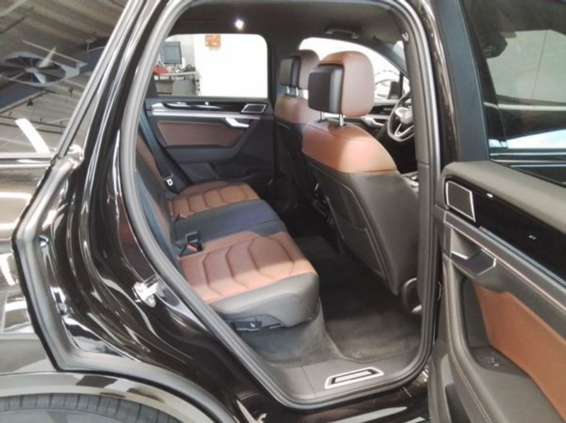 Volkswagen Touareg TDI 4Motion Tiptronic R-Line /MatrixLED — photo 8