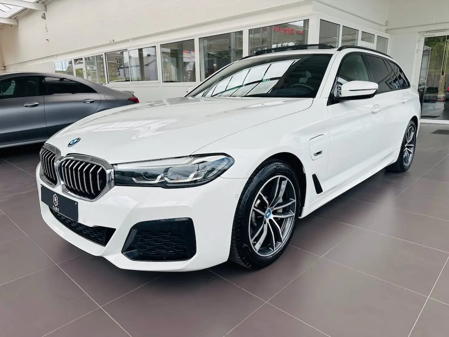 BMW 520 520eA ** GARANTIE + PACK M + TOIT PANO + CUIR *** Blanco - 1