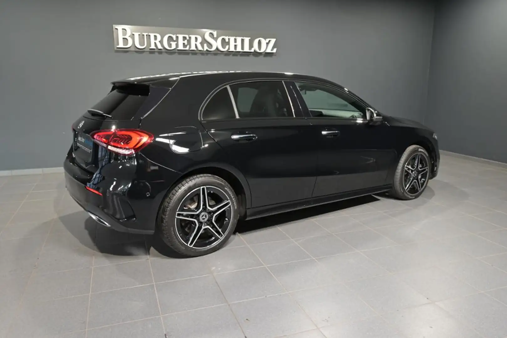 Mercedes-Benz A 250 e  AMG/KAMERA/LED/PANO/NIGHT/SHZ Schwarz - 2
