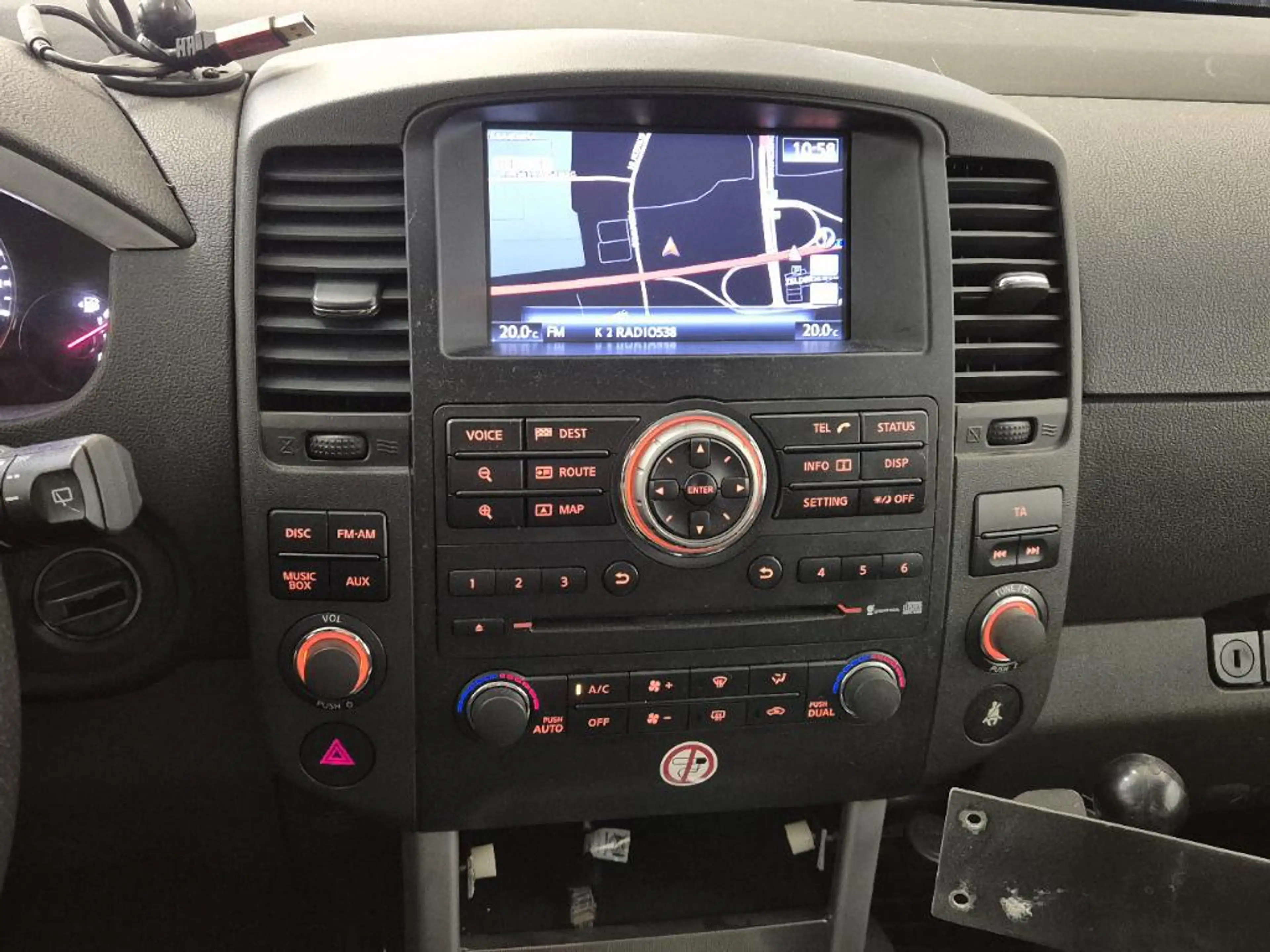 Nissan Pathfinder 2.5 dCi SE — photo 14