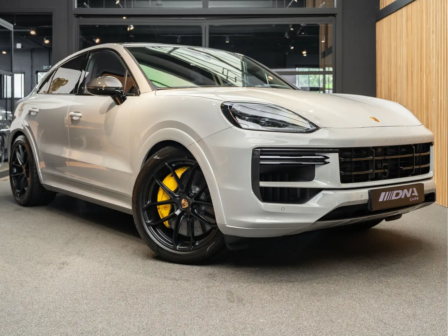 Porsche Cayenne Coupé Turbo E-Hybrid Carbon Sport Uitlaat 4.0 Turb Gris - 1