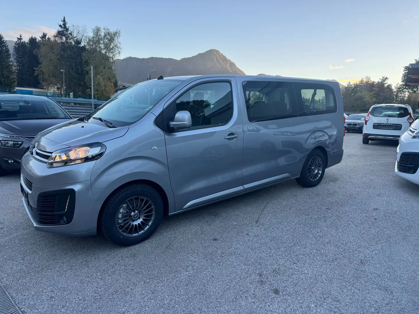 Citroen Jumpy 9 Sitzer Bus Grau - 2
