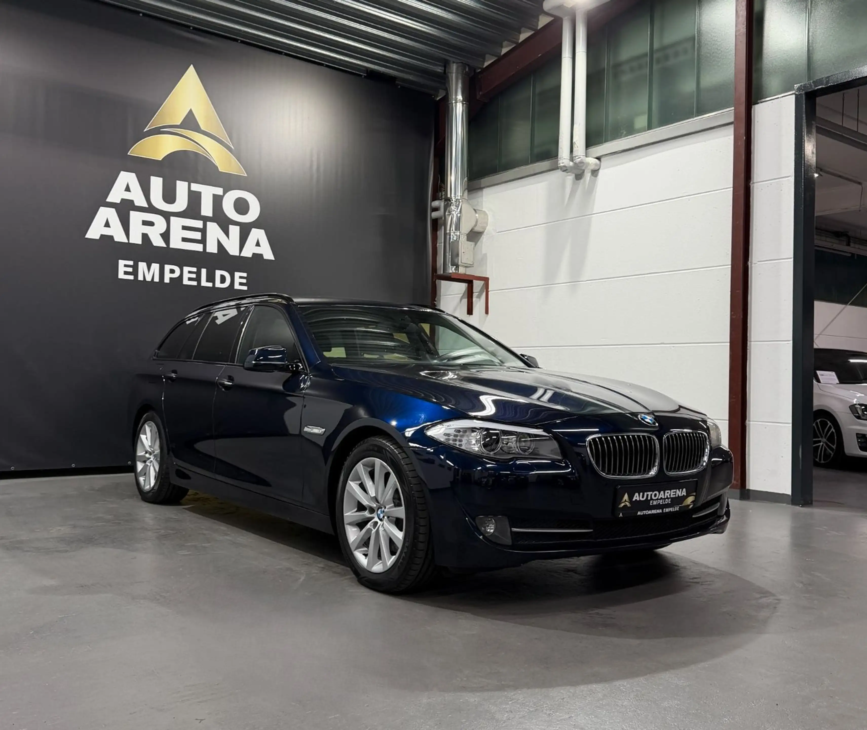 BMW 525 d Touring Aut. *Pano*AHK*Tempo*Bi-Xenon*Leder — photo 3