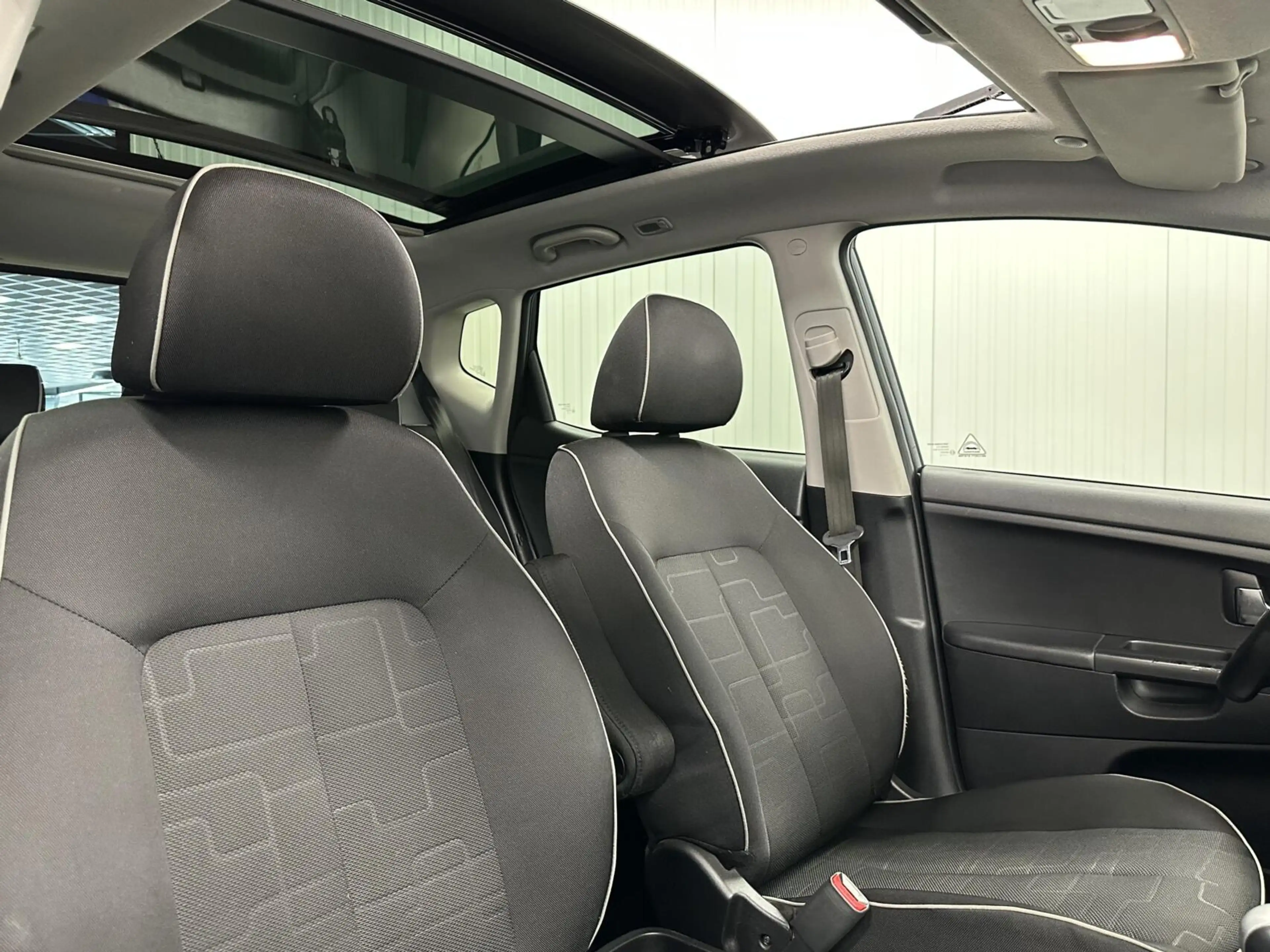 Kia Venga 1.6 CVVT First Edition PANO CAMERA NAVI CRUISE ECC — photo 14