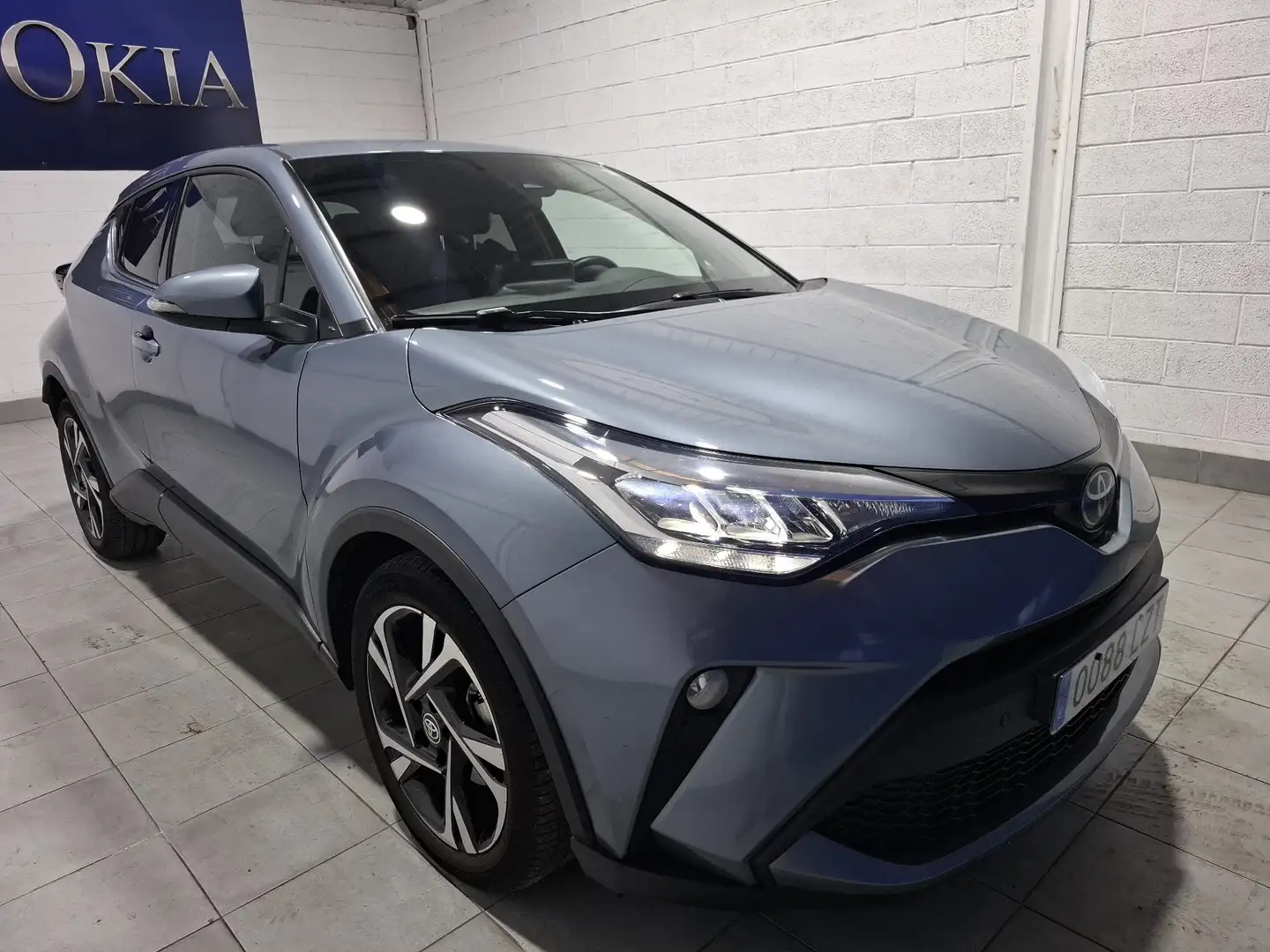 Toyota C-HR 180H Advance Gris - 2
