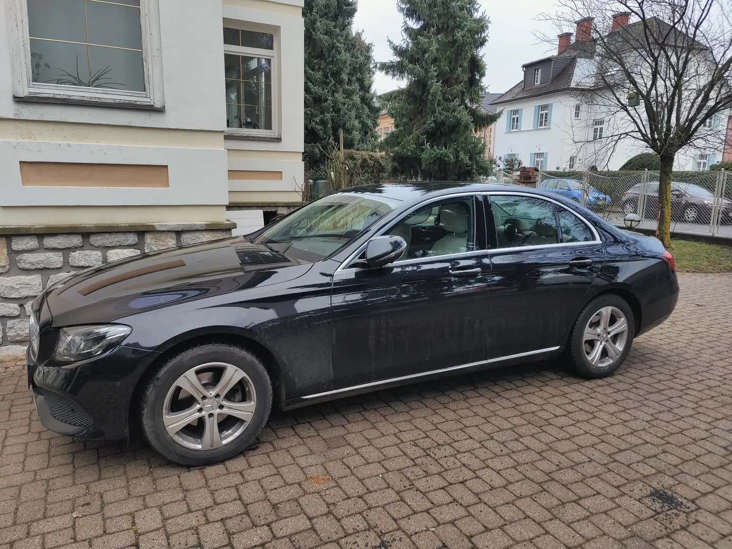 Mercedes-Benz E 200 E 200 d Avantgarde Aut. Avantgarde Schwarz - 1