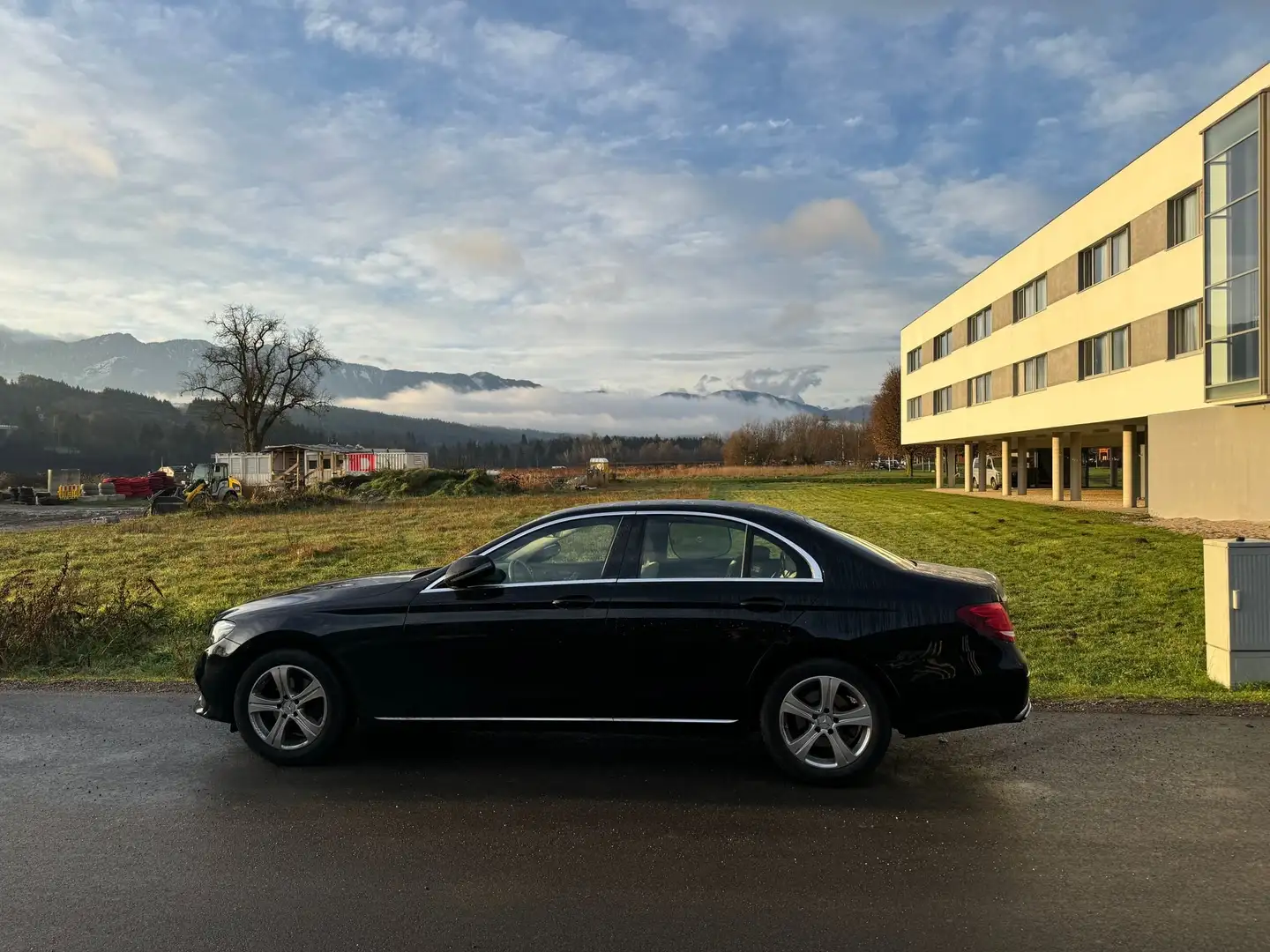 Mercedes-Benz E 200 E 200 d Avantgarde Aut. Avantgarde Schwarz - 2