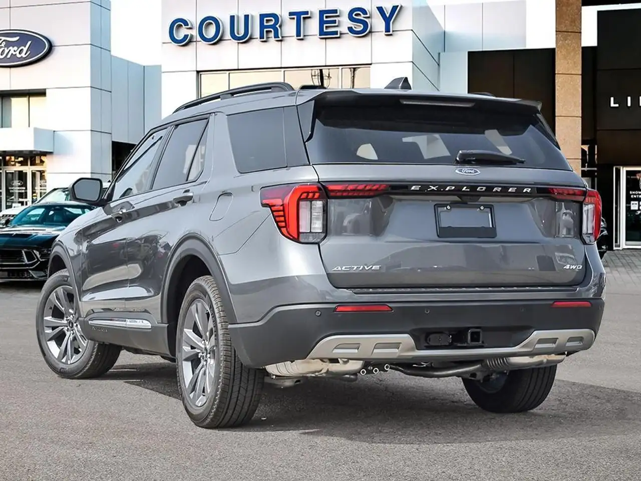 Ford Explorer снимка Ford Explorer