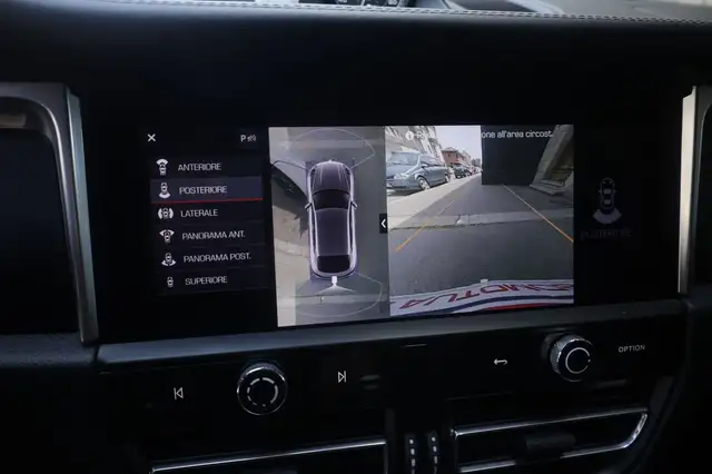 Porsche Macan view 10