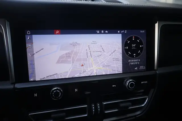 Porsche Macan view 8