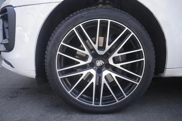 Porsche Macan view 5