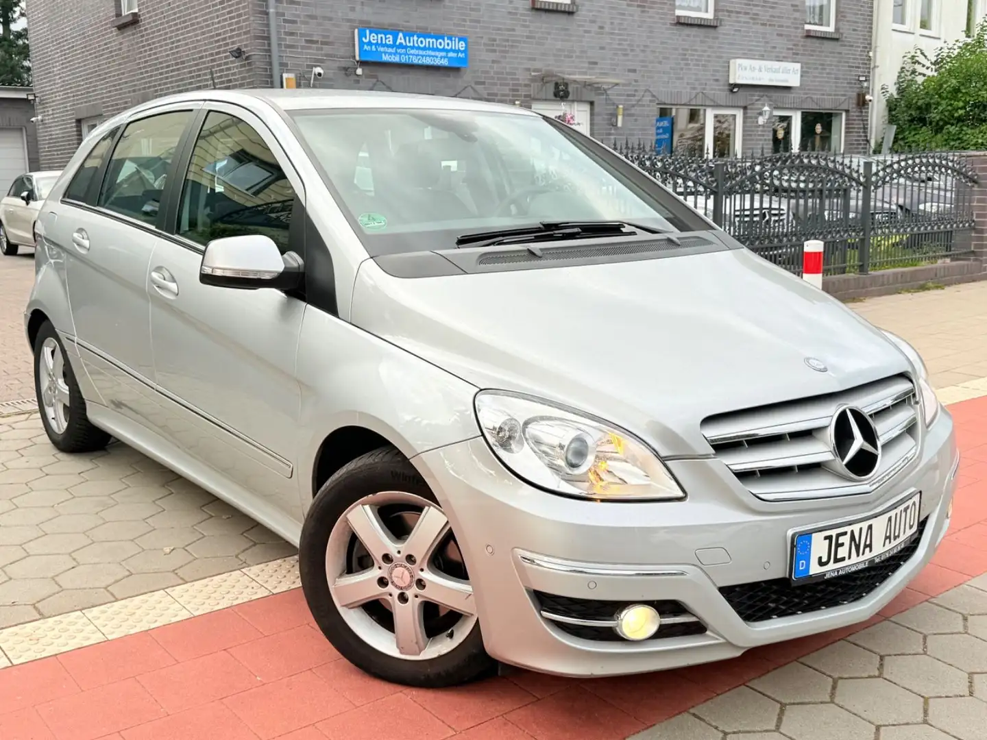 Mercedes-Benz B 180 CDI Automatik T.Leder Scheckheft SHZ Zilver - 1