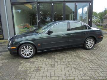 3.0 V6 EXECUTIVE staat in de Krim