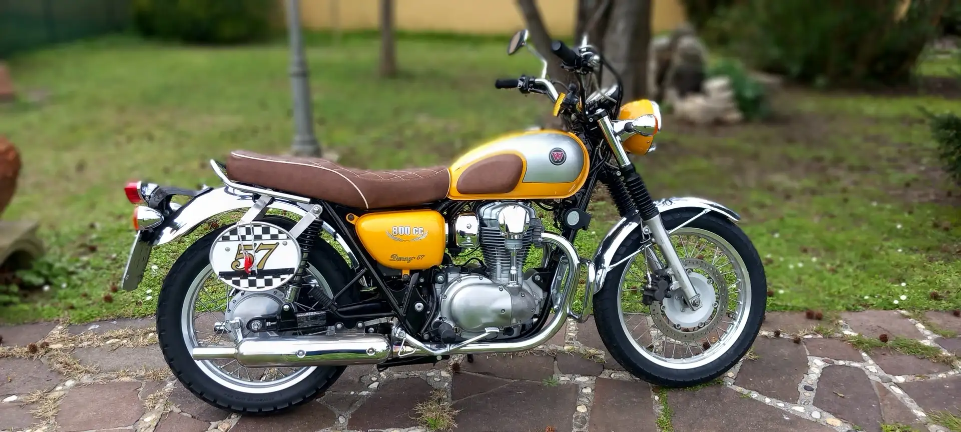 Kawasaki W 800 Gelb - 2