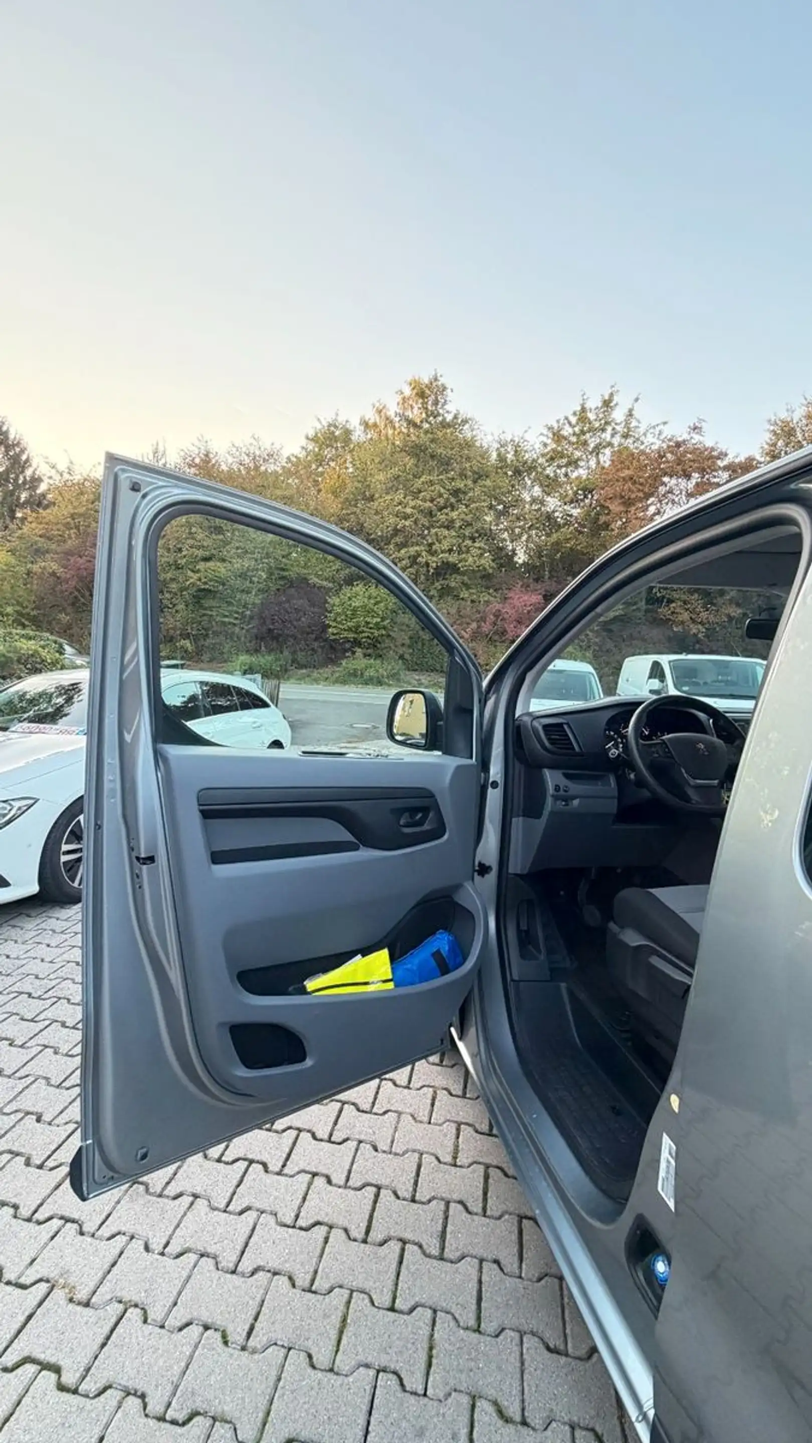 Peugeot Expert Kombi L2 8-Sitzer/1H/32tkm/Navi/AHK/Klima — photo 11