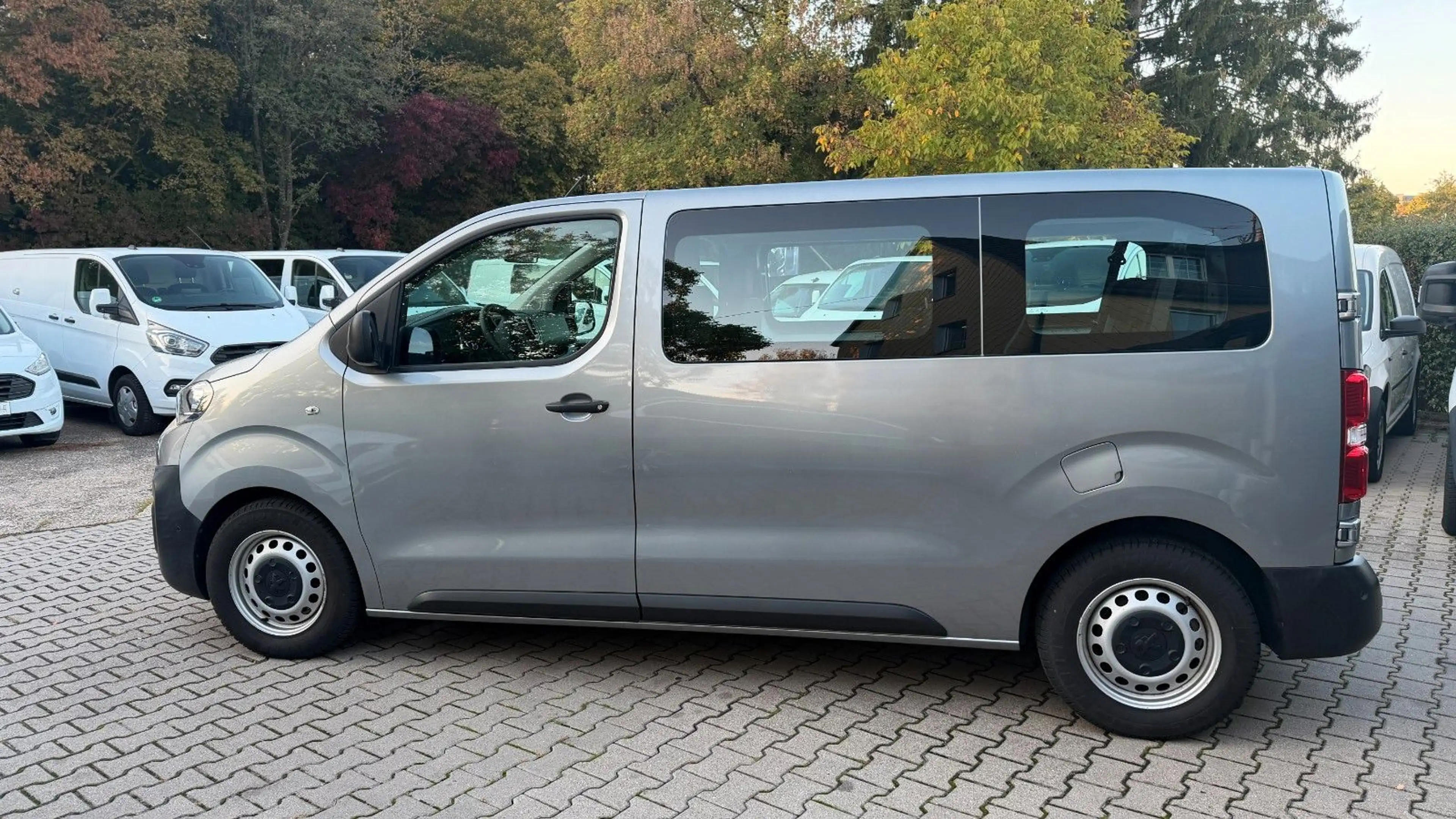 Peugeot Expert Kombi L2 8-Sitzer/1H/32tkm/Navi/AHK/Klima — photo 9
