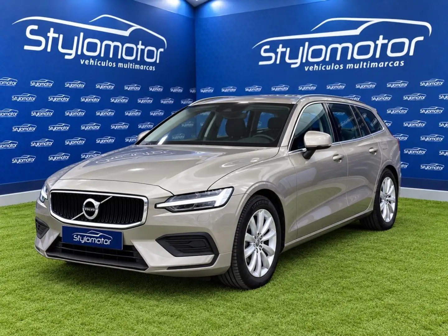 Volvo V60 D3 Momentum Aut. (4.75) Blanco - 1