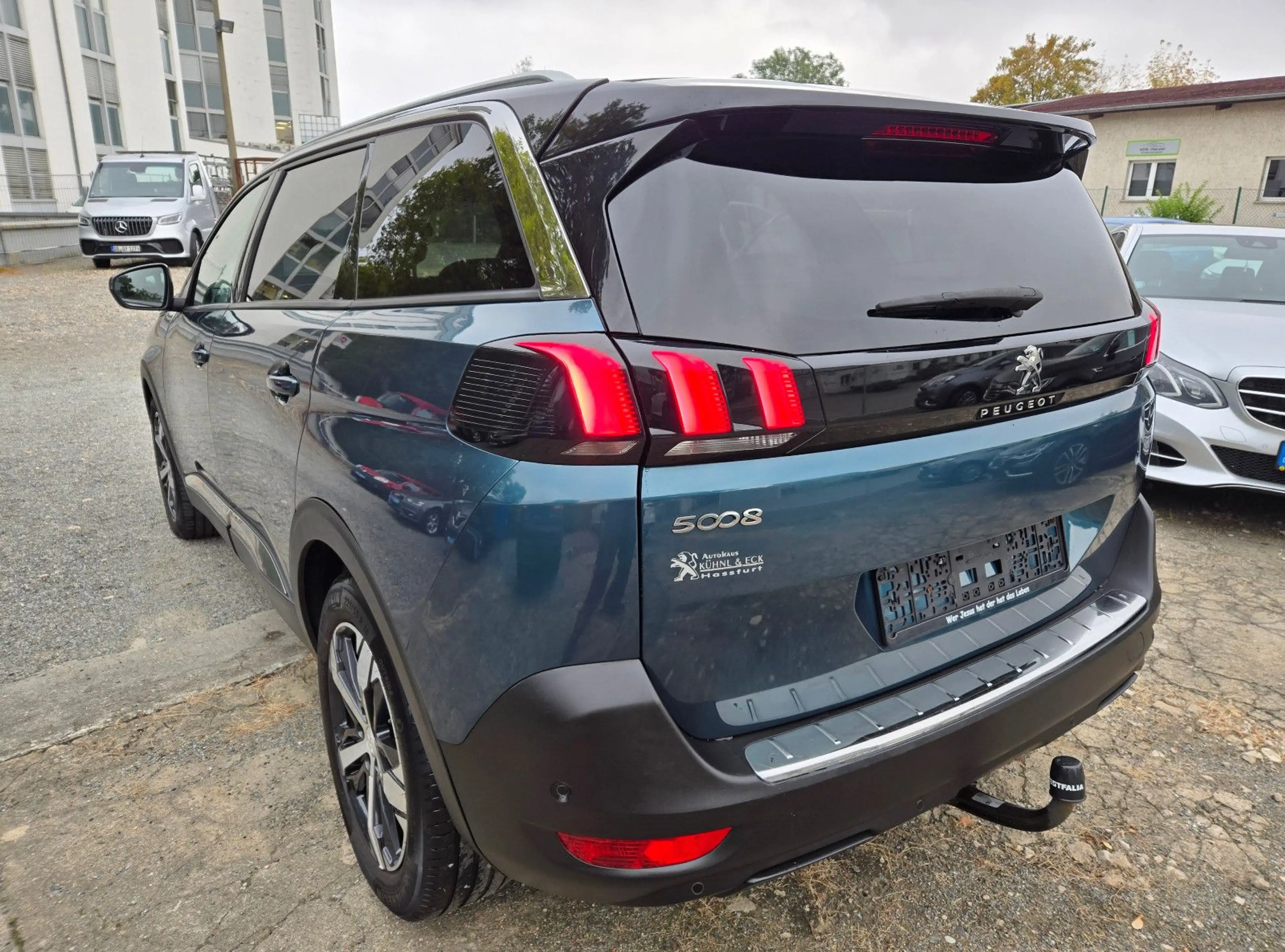 Peugeot 5008 Allure / 7 Sitzer / Leder / LED / AHK — photo 5