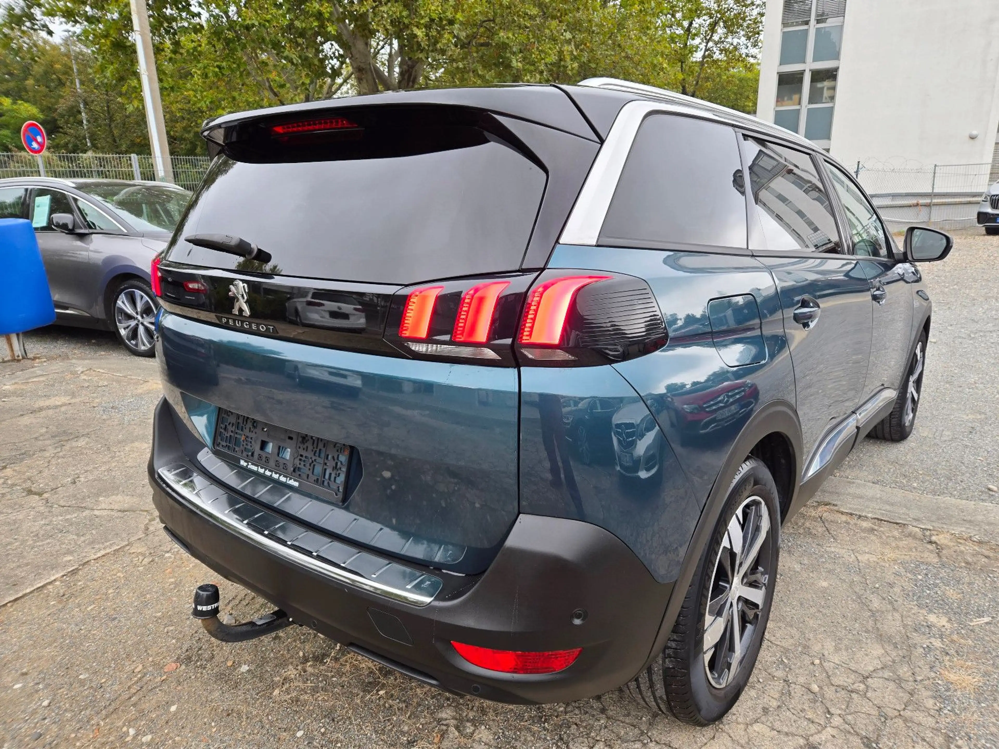 Peugeot 5008 Allure / 7 Sitzer / Leder / LED / AHK — photo 6