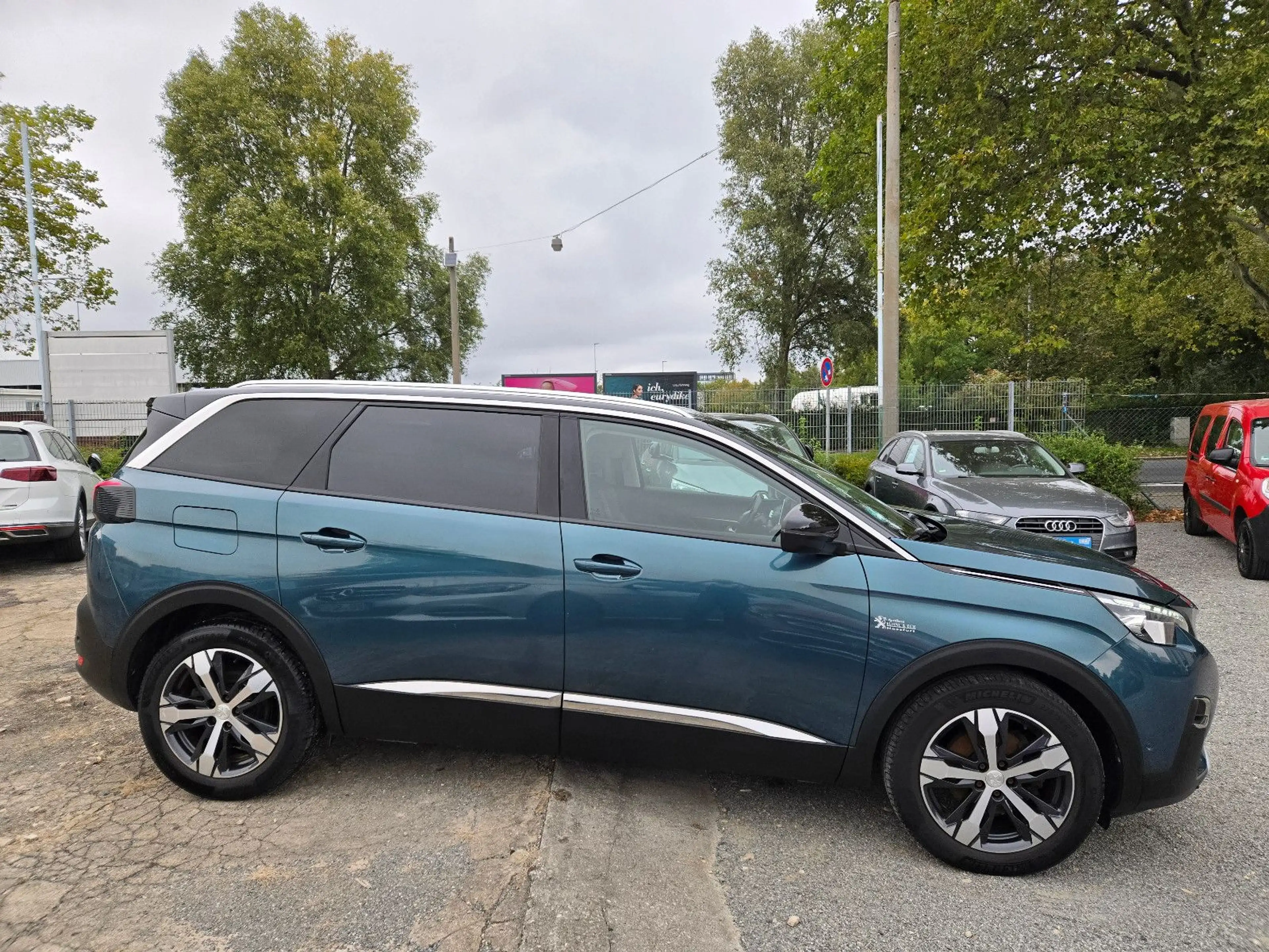 Peugeot 5008 Allure / 7 Sitzer / Leder / LED / AHK — photo 8