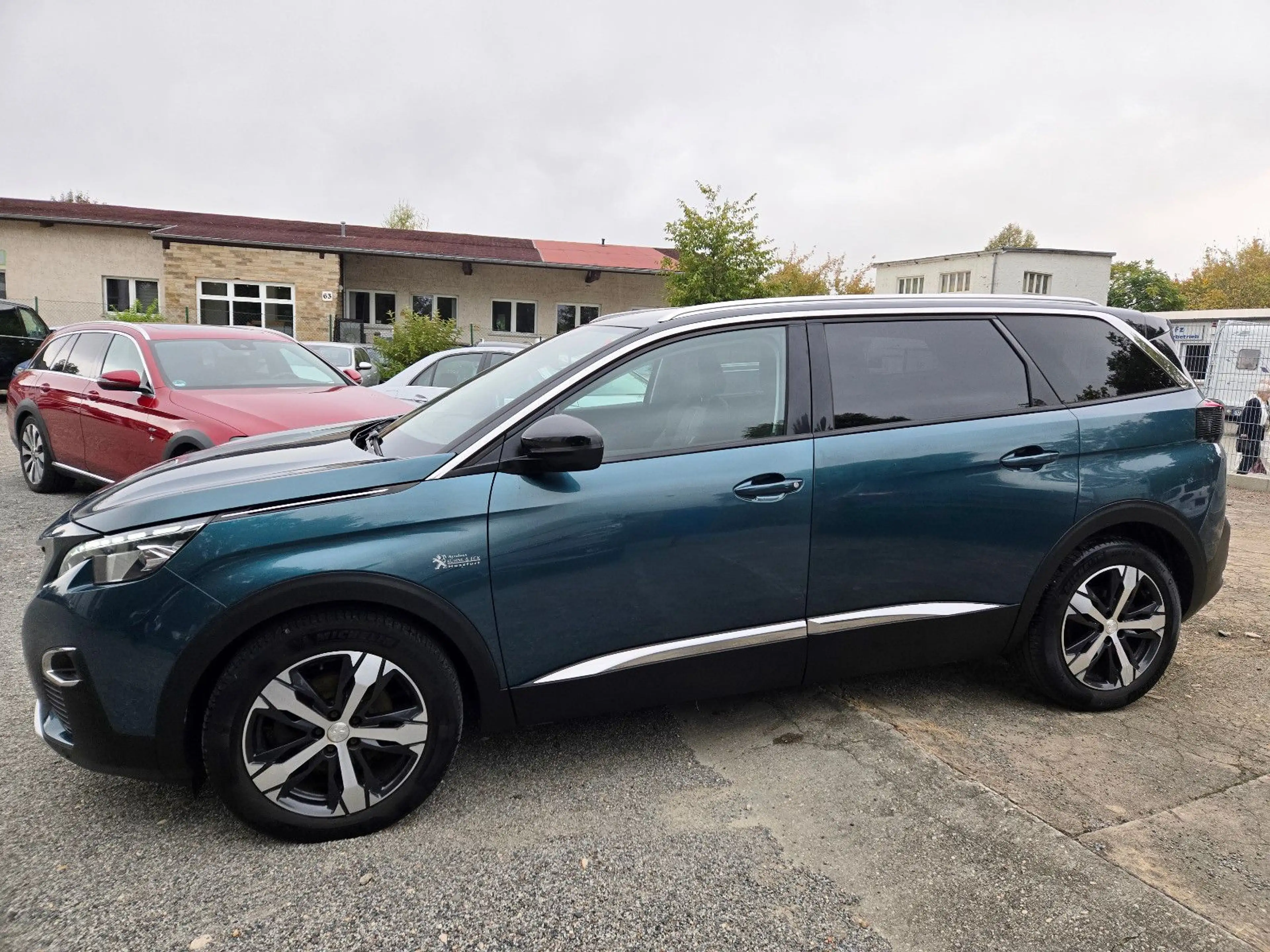 Peugeot 5008 Allure / 7 Sitzer / Leder / LED / AHK — photo 3