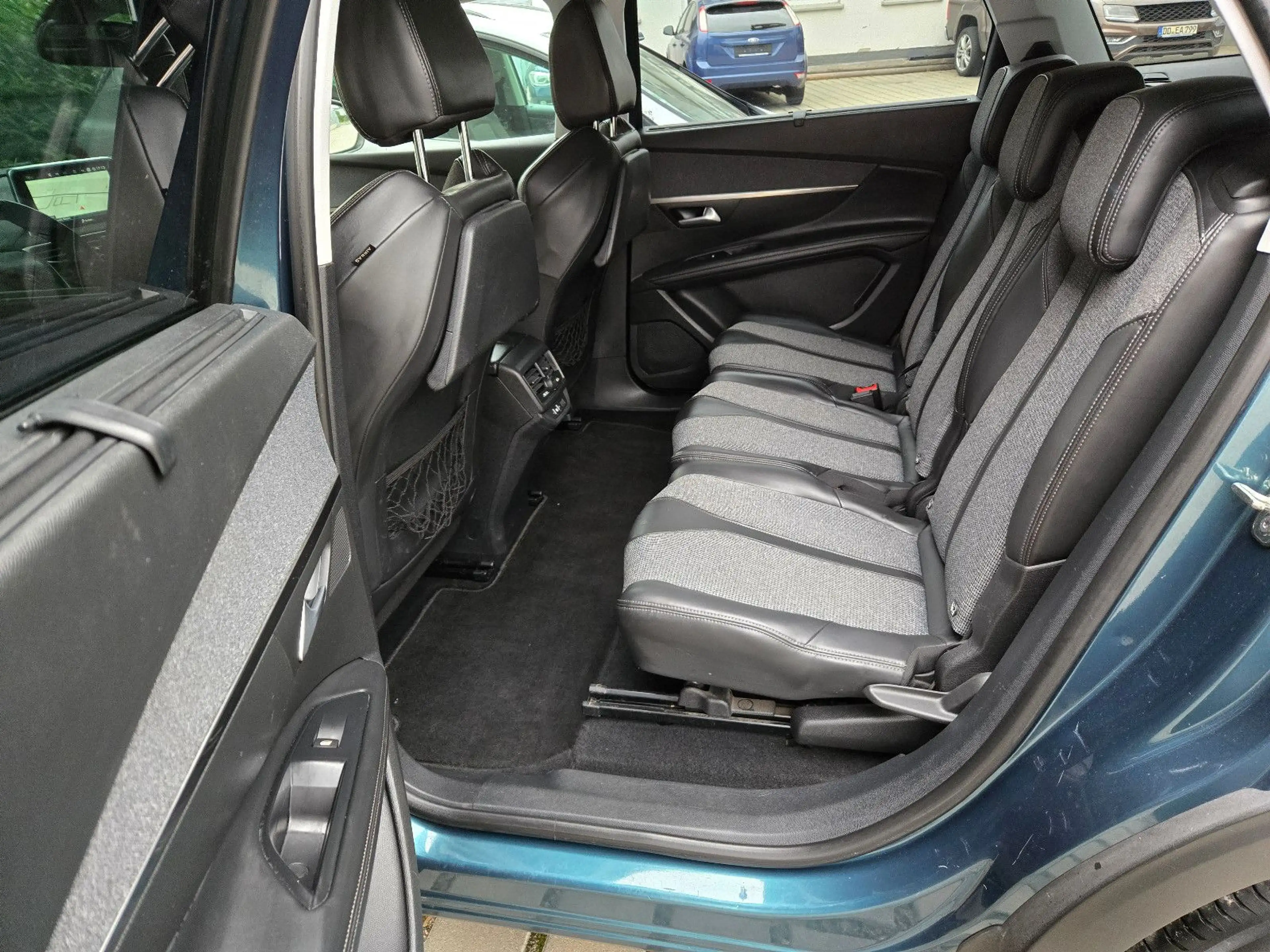 Peugeot 5008 Allure / 7 Sitzer / Leder / LED / AHK — photo 13