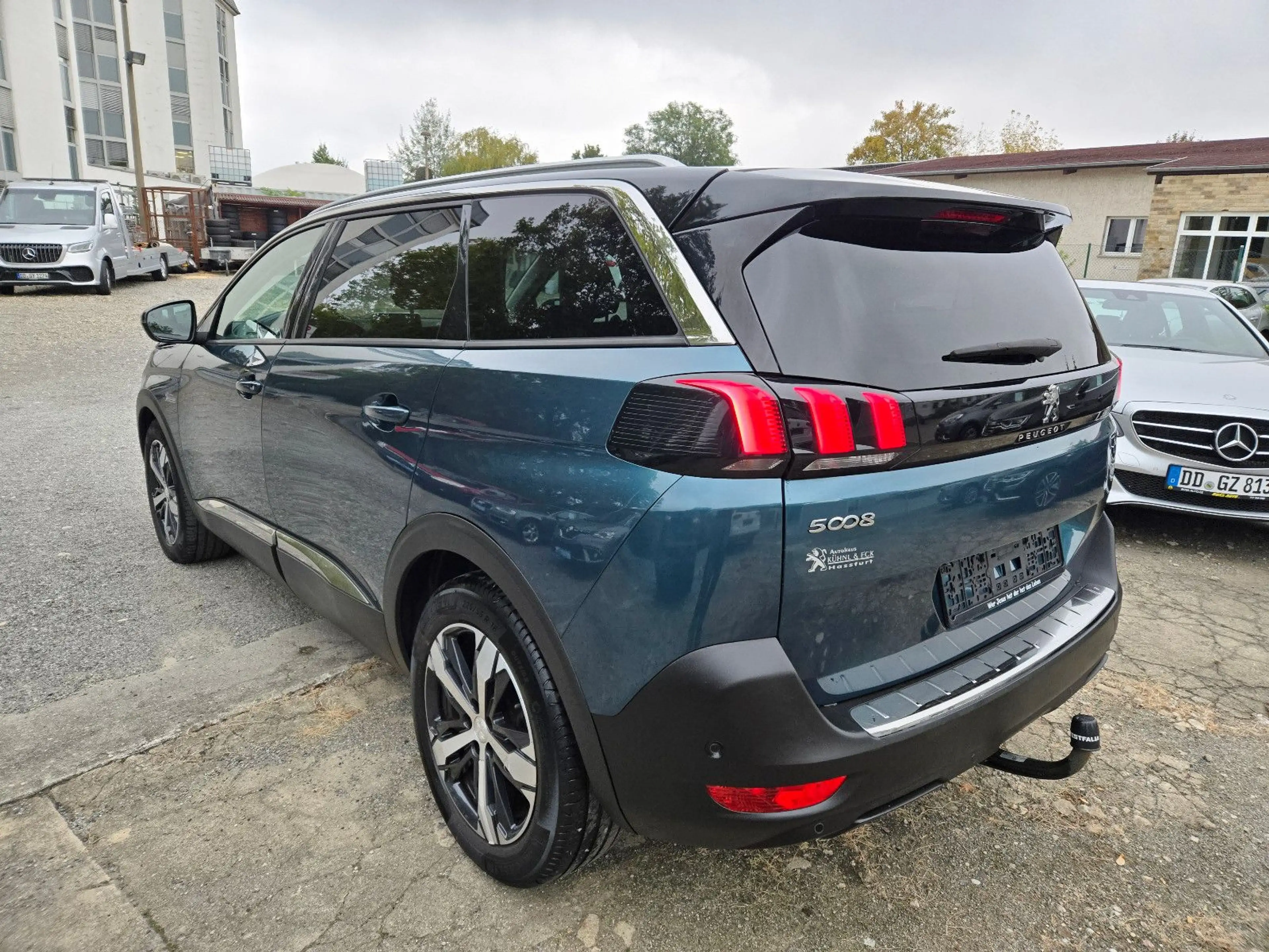 Peugeot 5008 Allure / 7 Sitzer / Leder / LED / AHK — photo 4