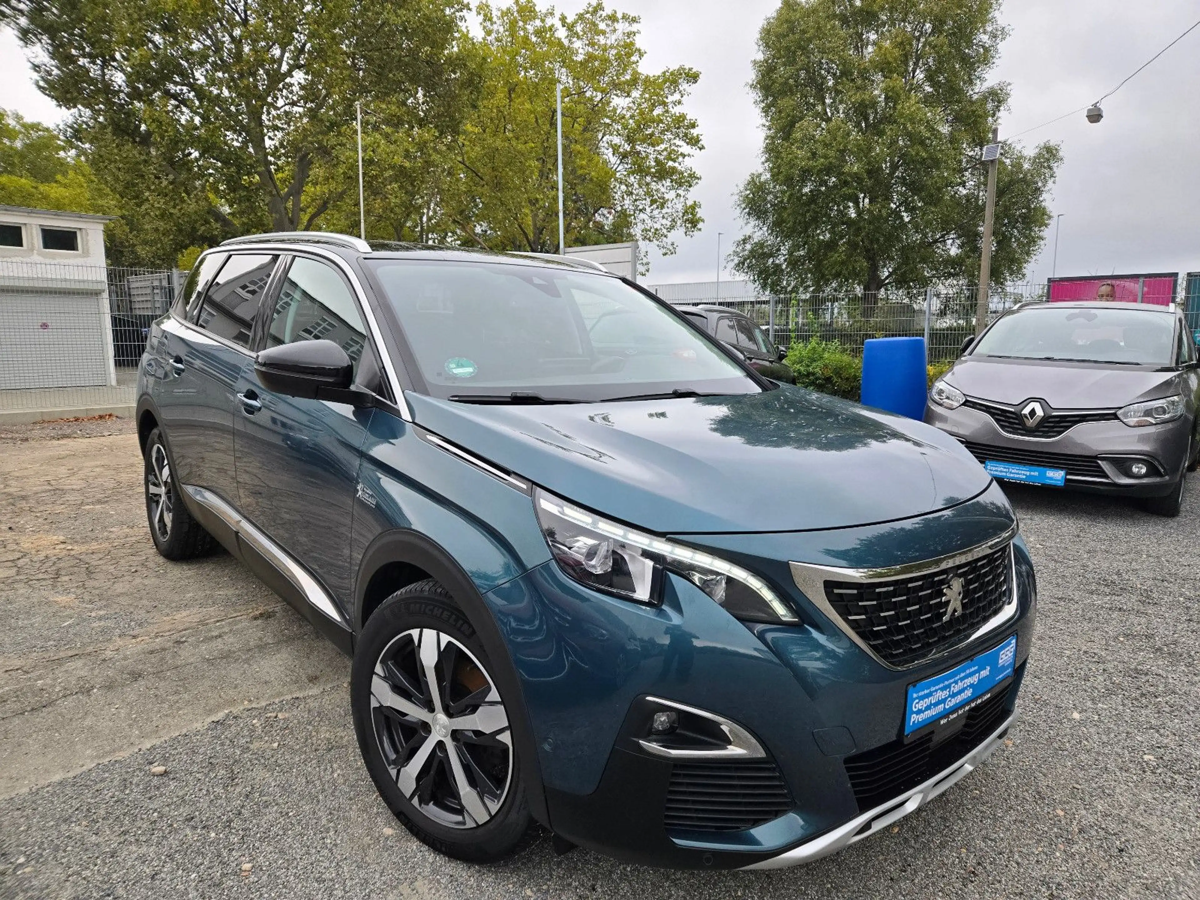 Peugeot 5008 Allure / 7 Sitzer / Leder / LED / AHK — photo 9